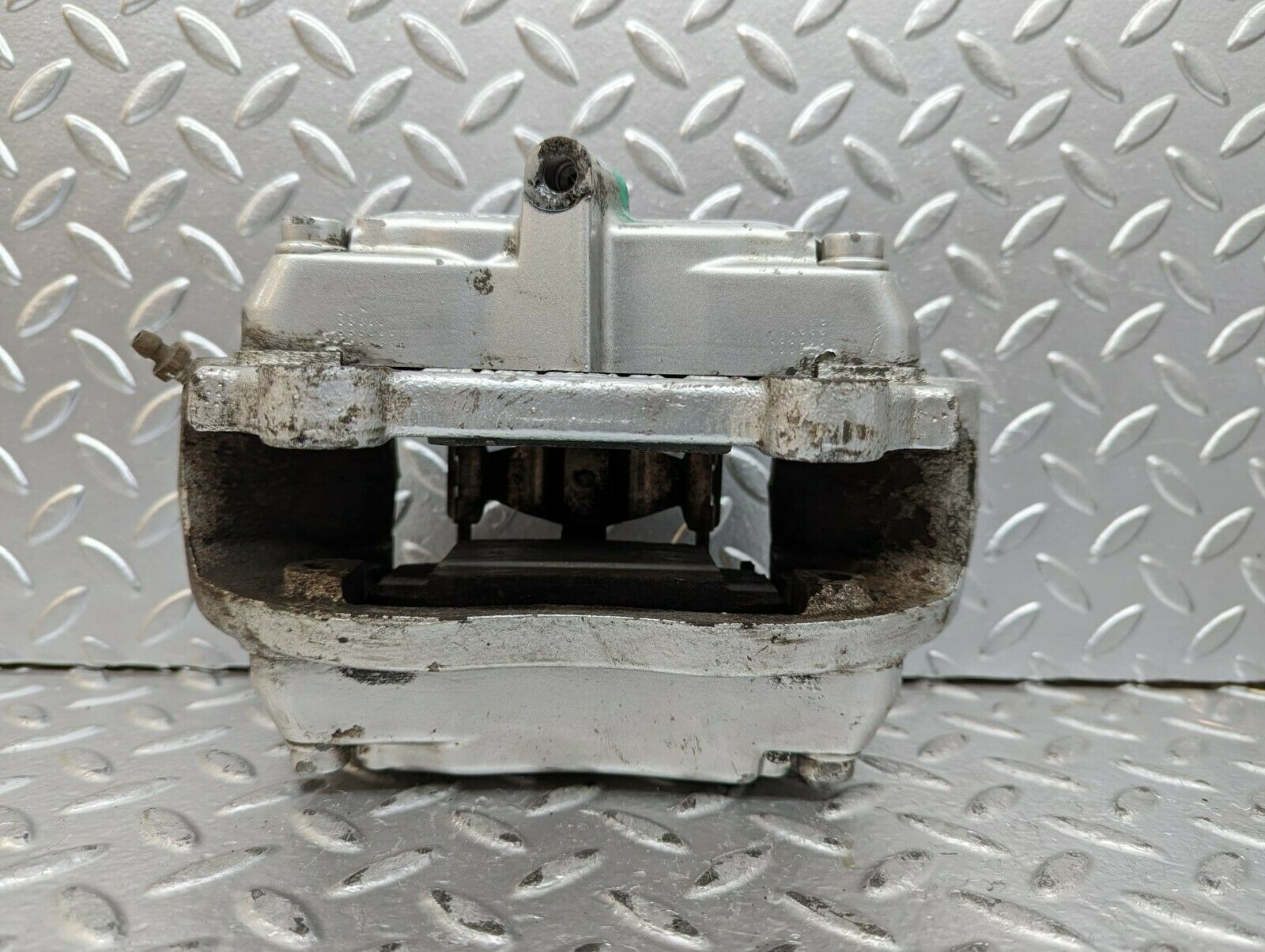 23770 Mercedes-Benz S211 E280 CDI Front Right Brake Caliper 2070470413