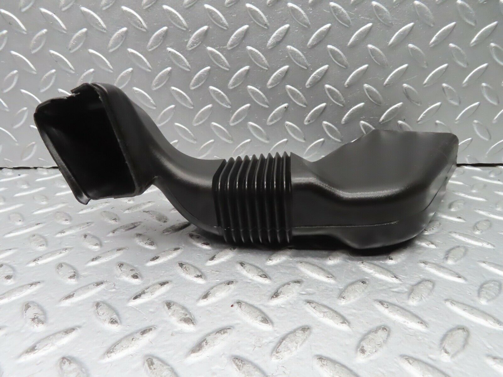 21563 Mercedes-Benz W126 300SE Air Duct Vent Left Side 1268312346