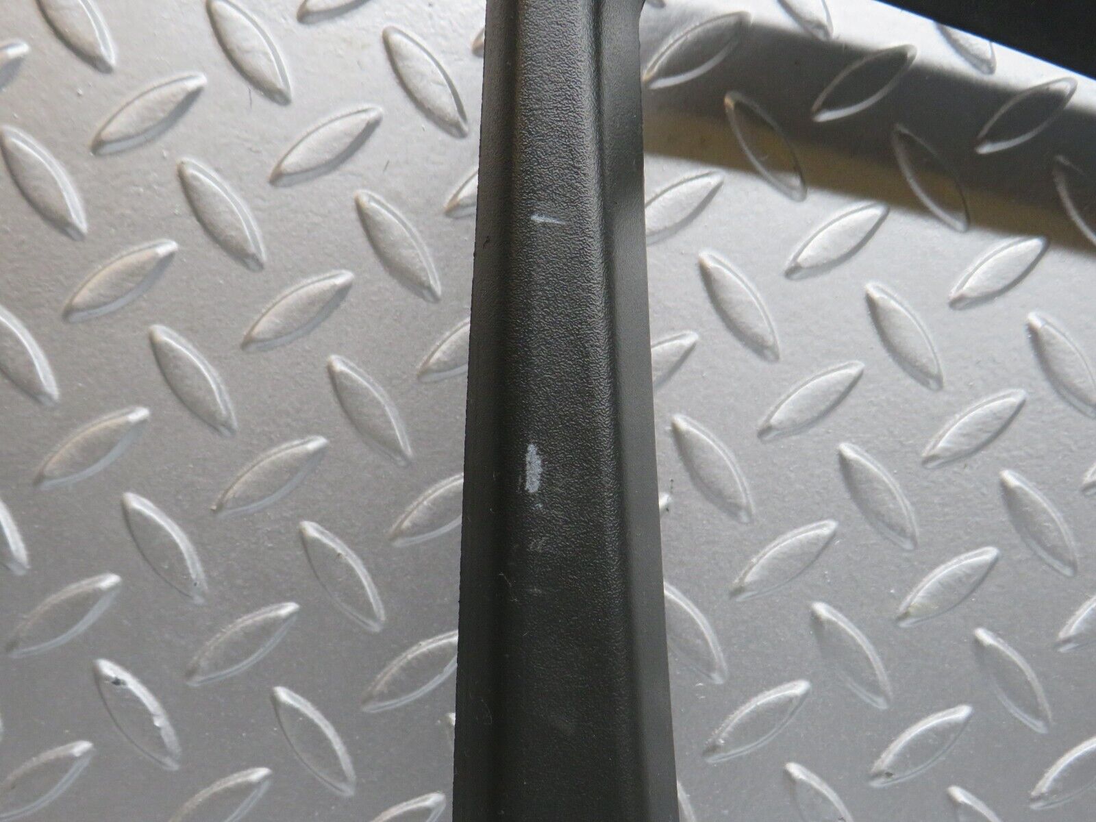 32285 Mercedes-Benz W220 S430 Front Left Door Window Frame Trim 2207250171