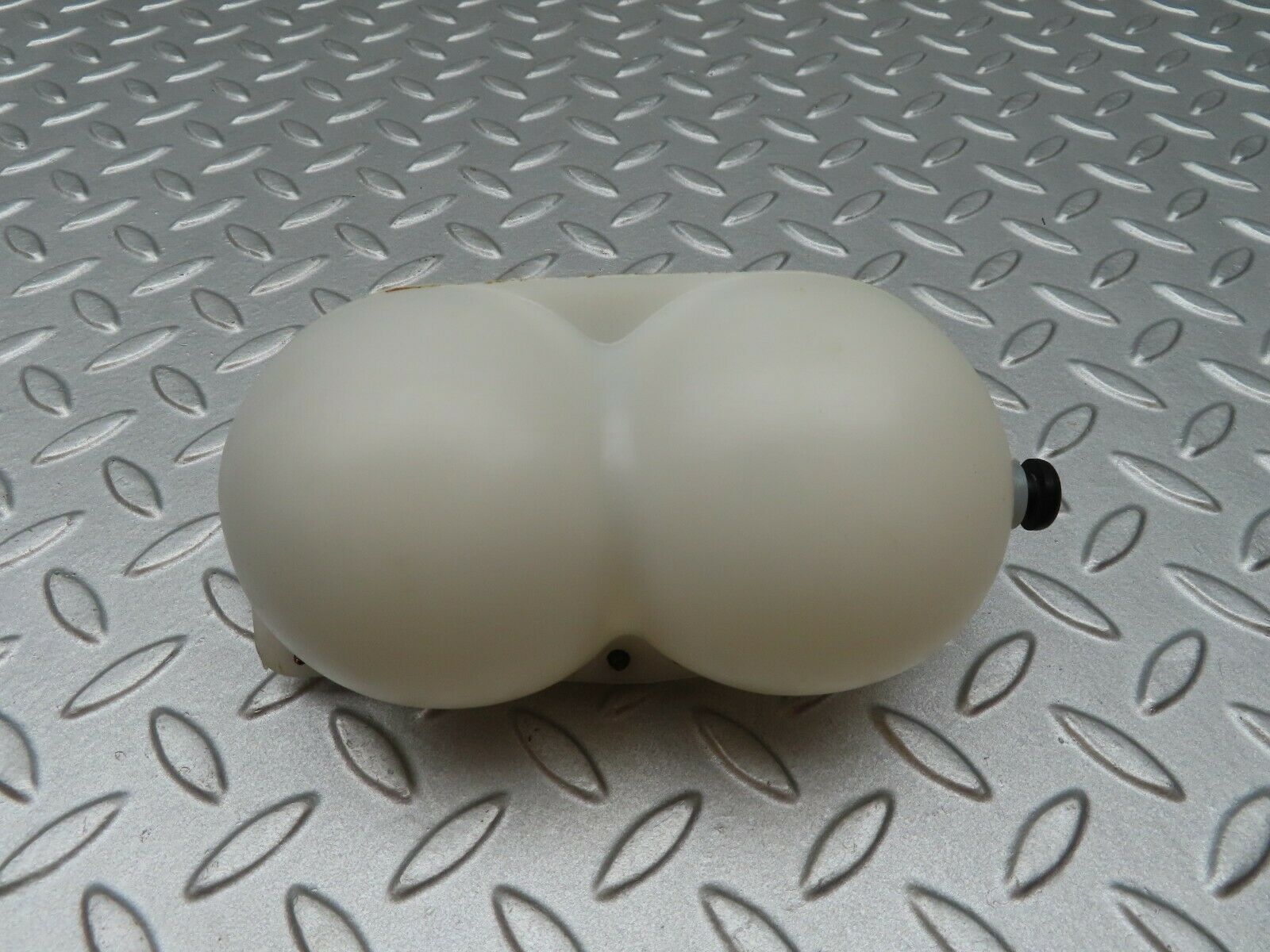 3762 Mercedes-Benz S123 200T Wagon Vacuum Reservoir