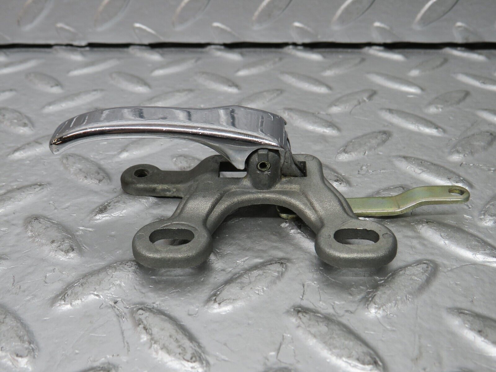 29689 Mercedes-Benz W123 230E Front Right Door Opener Door Handle