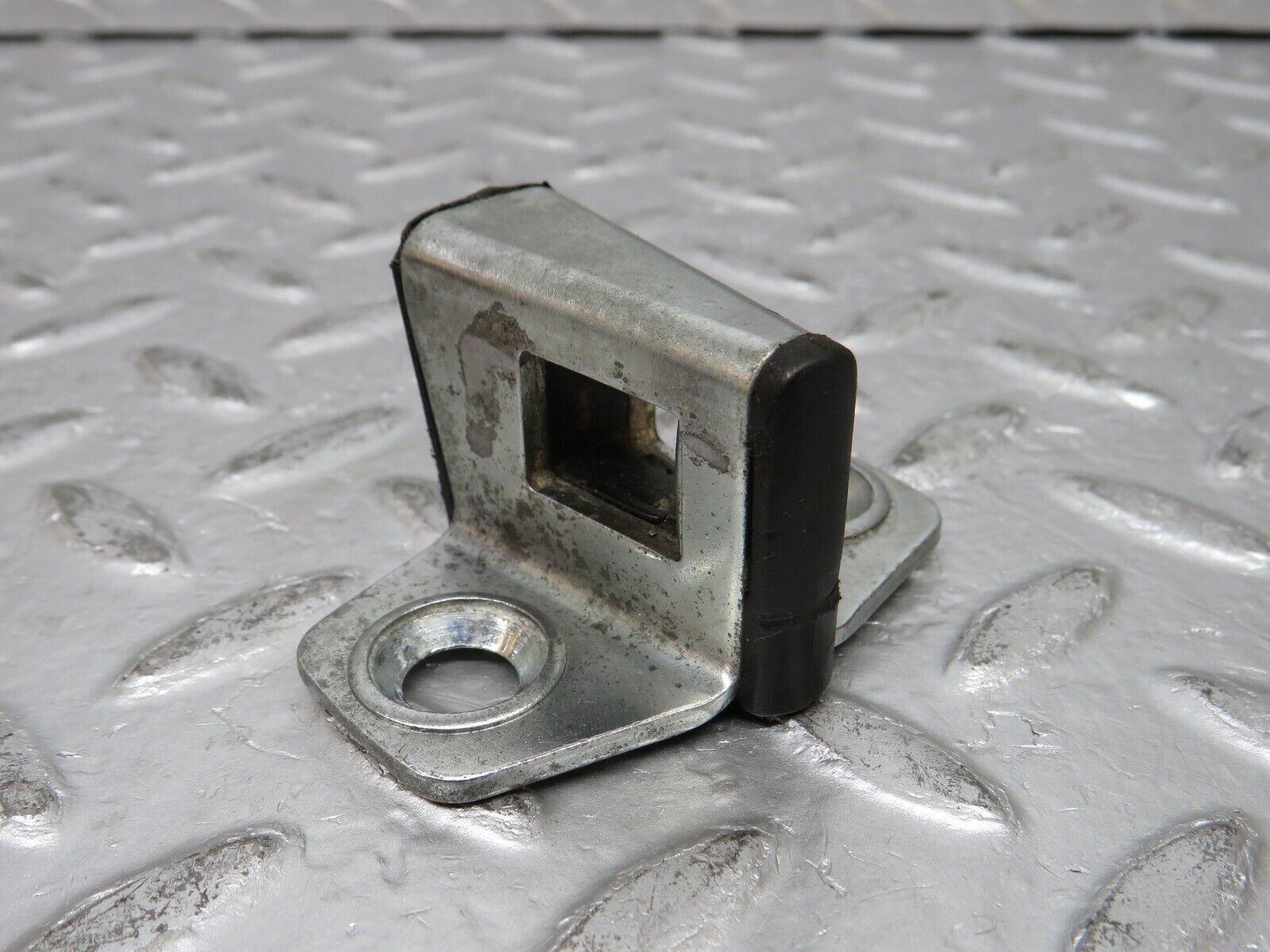 32378 Mercedes-Benz S124 300TE Wagon Door Lock Latch