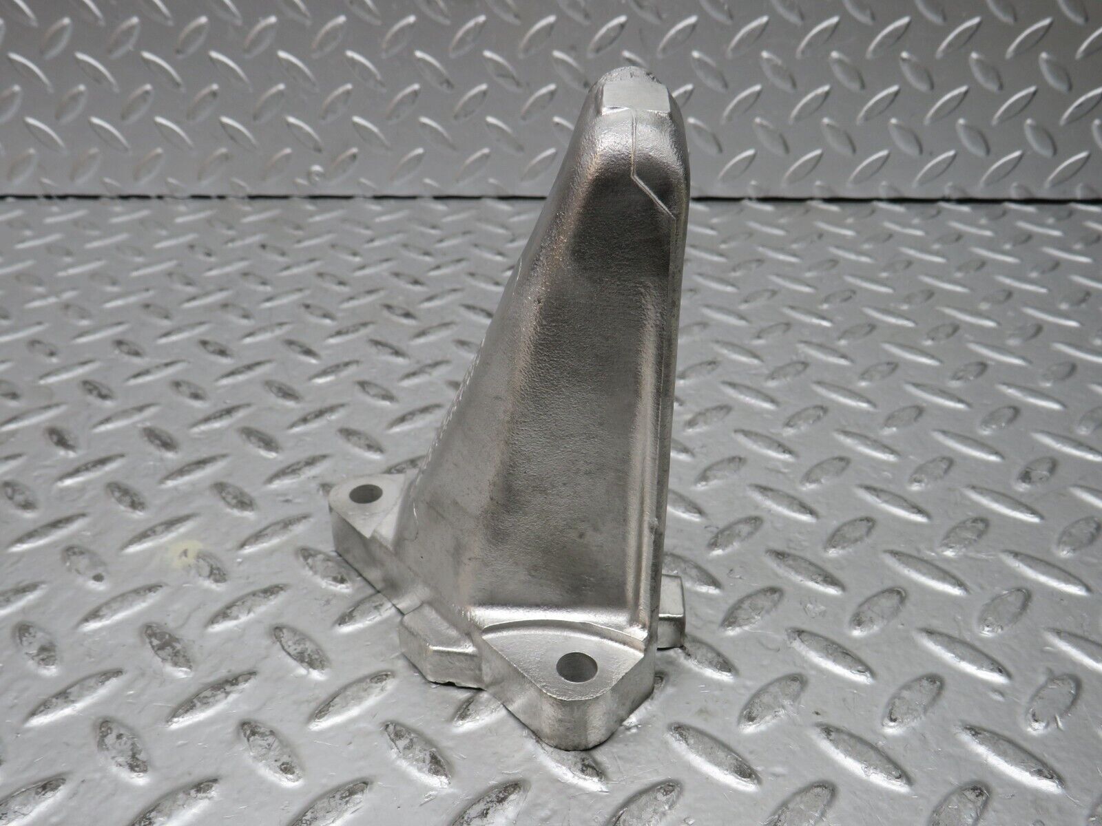 28704 Mercedes-Benz W123 230E Engine Mount Bracket Right Side 1022230304