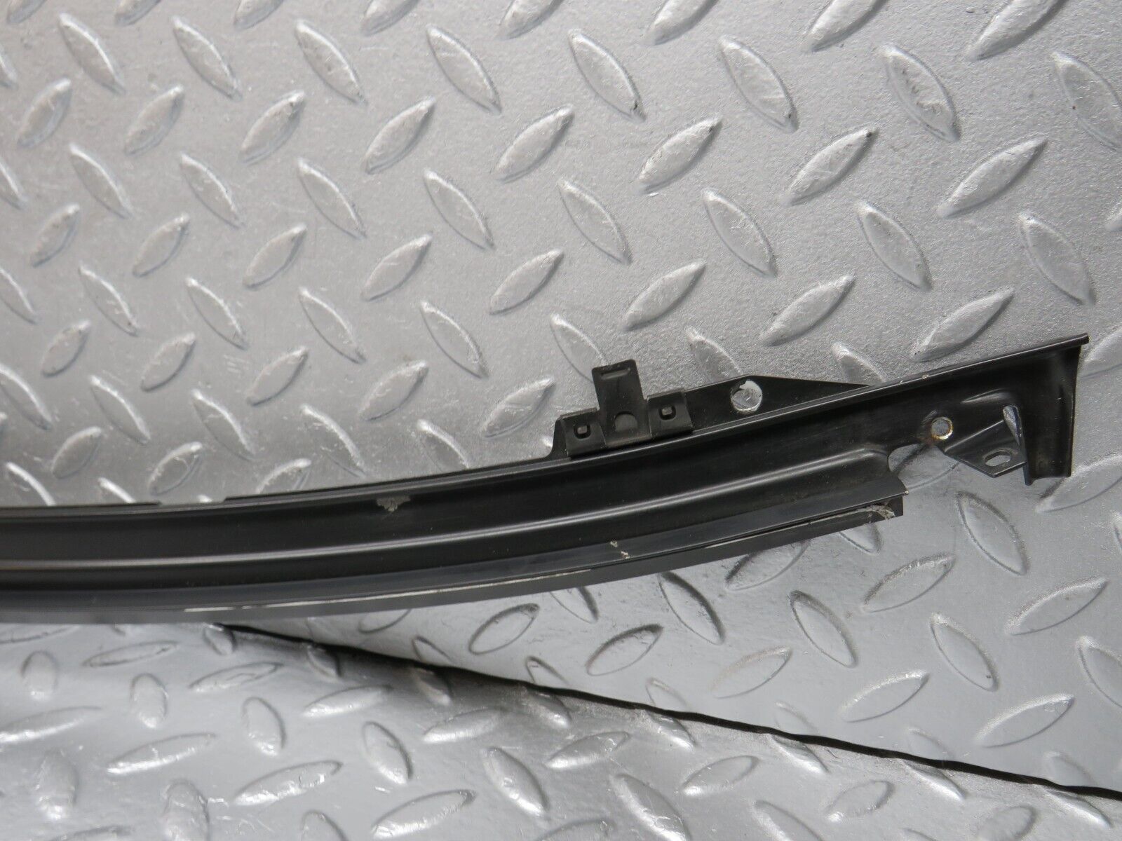 39804 Mercedes-Benz R129 320SL Coupe Front Windscreen Top Moulding Trim