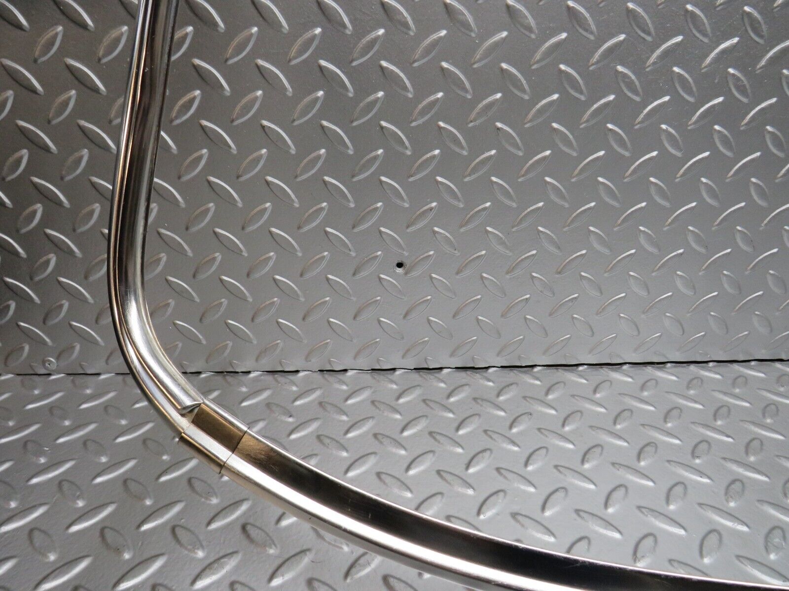 29625 Mercedes-Benz W123 230E Rear Windscreen Chrome Frame