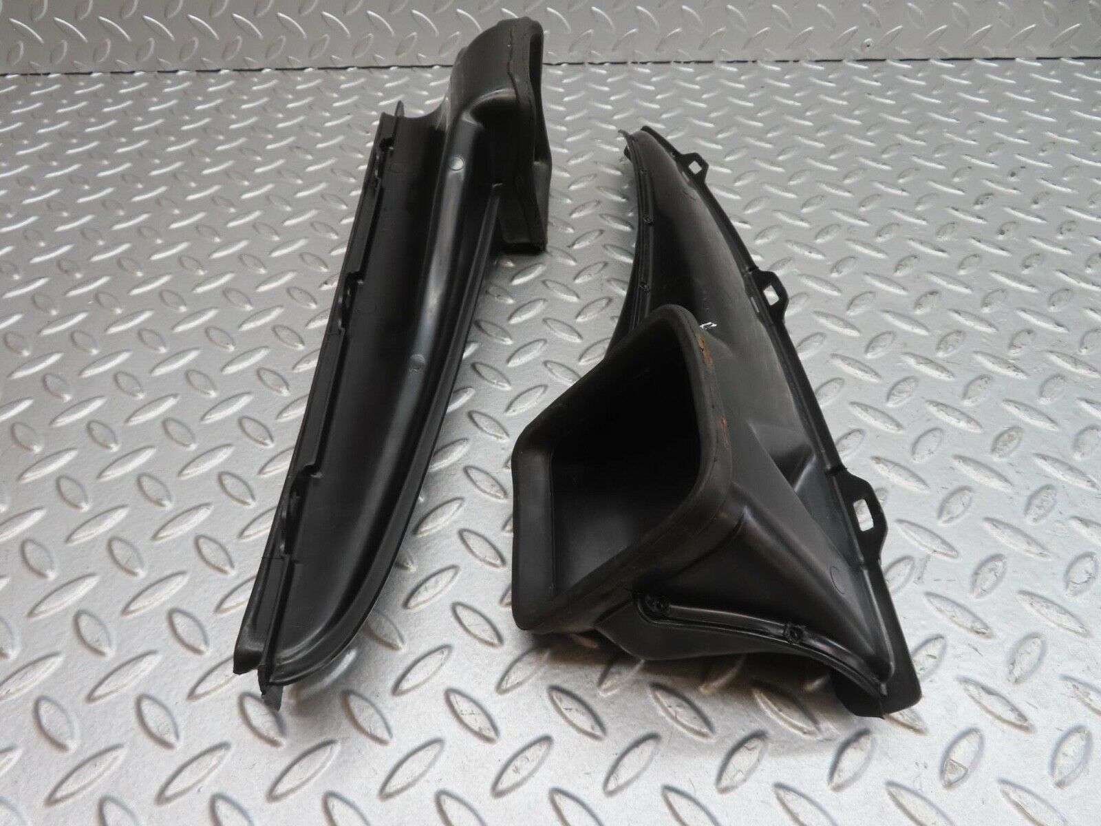 13812 Mercedes-Benz W123 200 Air Duct Vent Left And Right Side 1238300119