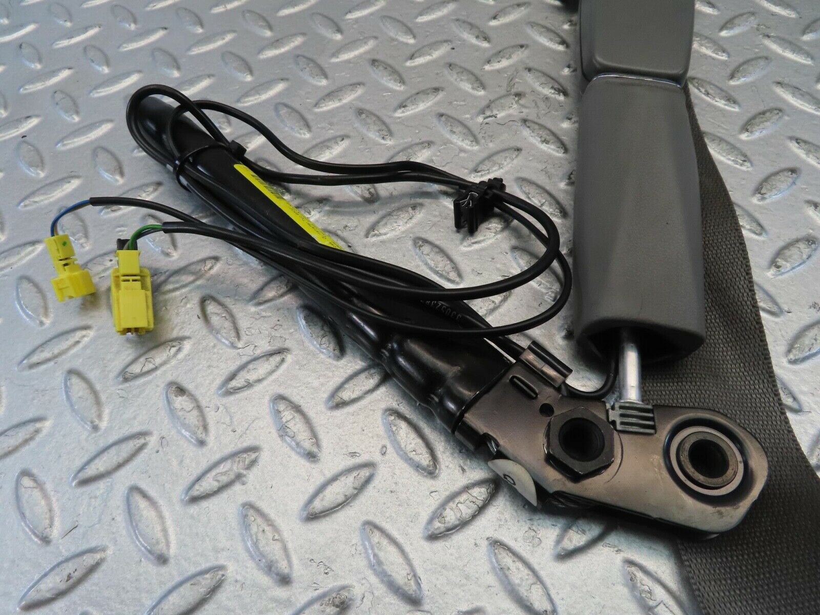 11211 Mercedes-Benz W221 S320 Front Right Seat Belt With Buckle