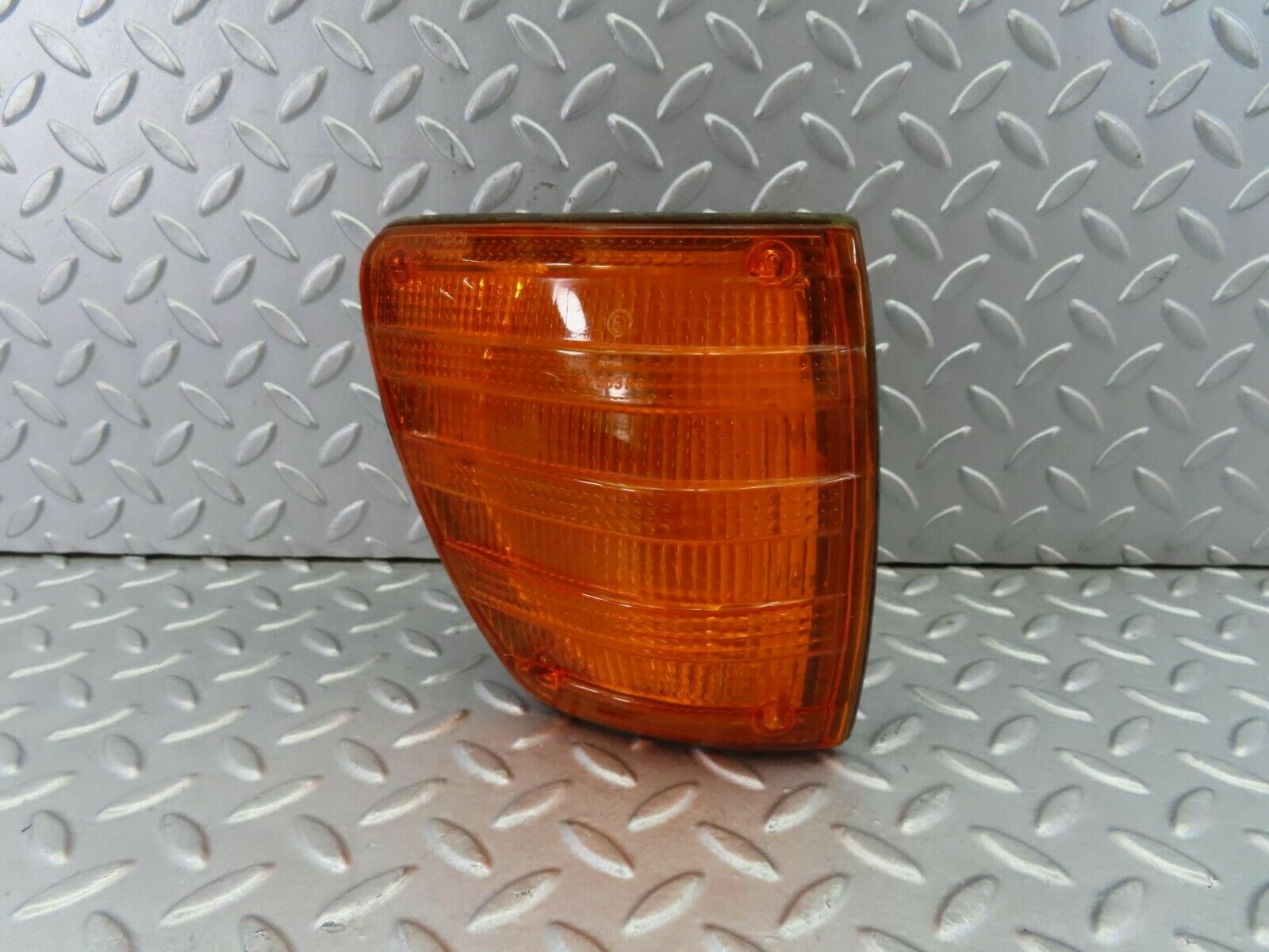 8108 Mercedes-Benz W116 Indicator Light Front Right 1305233026