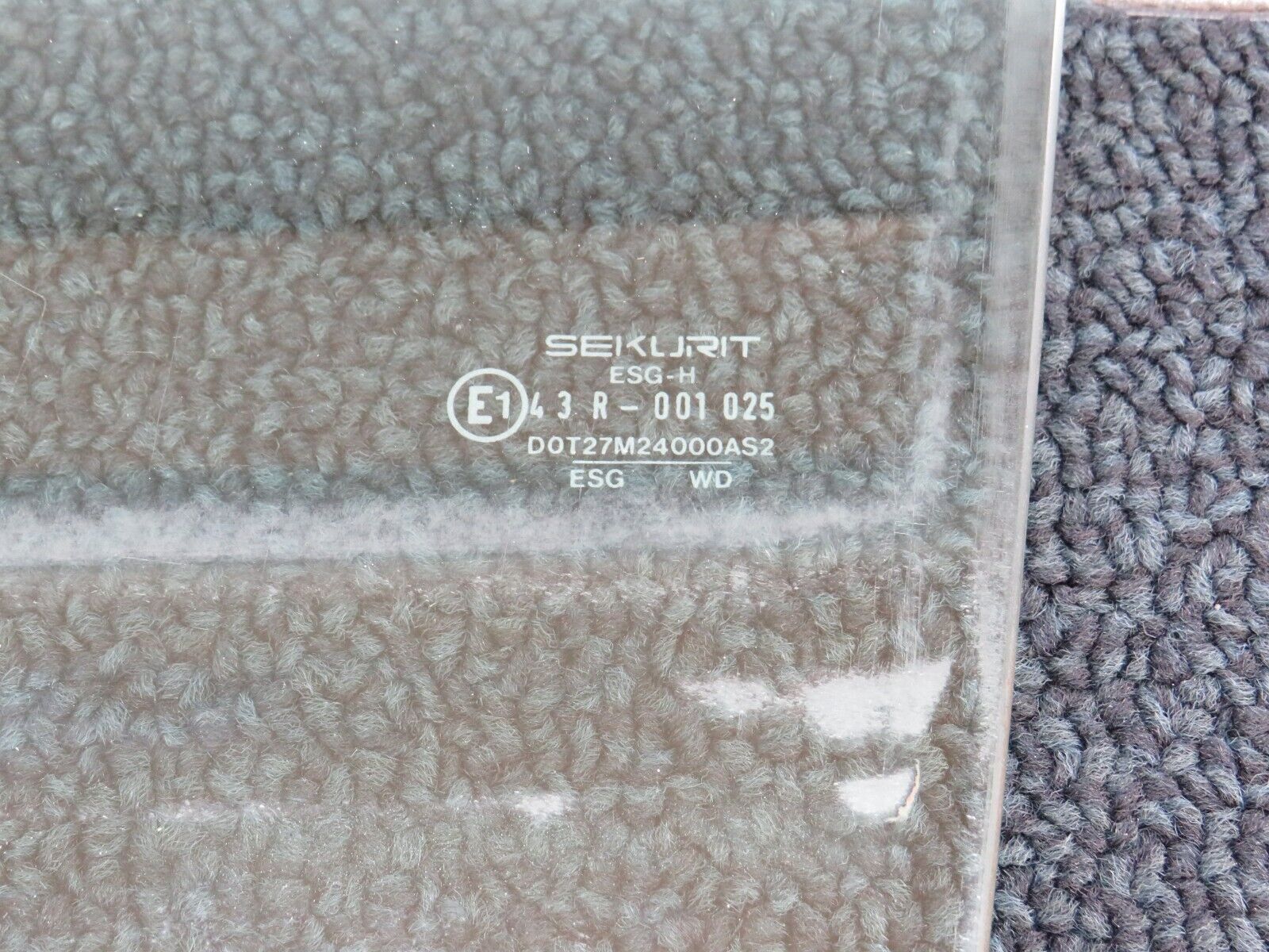 36037 Mercedes-Benz W126 420SE Front Left Door Window Glass