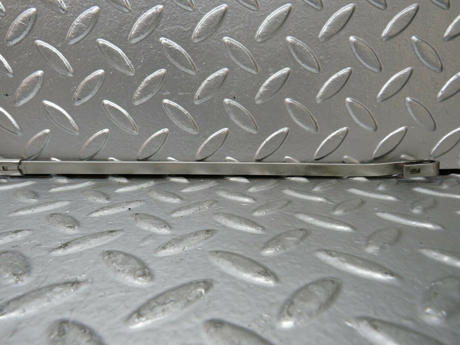 23224 Mercedes-Benz W116 350SE Wiper Arm Bosch Left Side