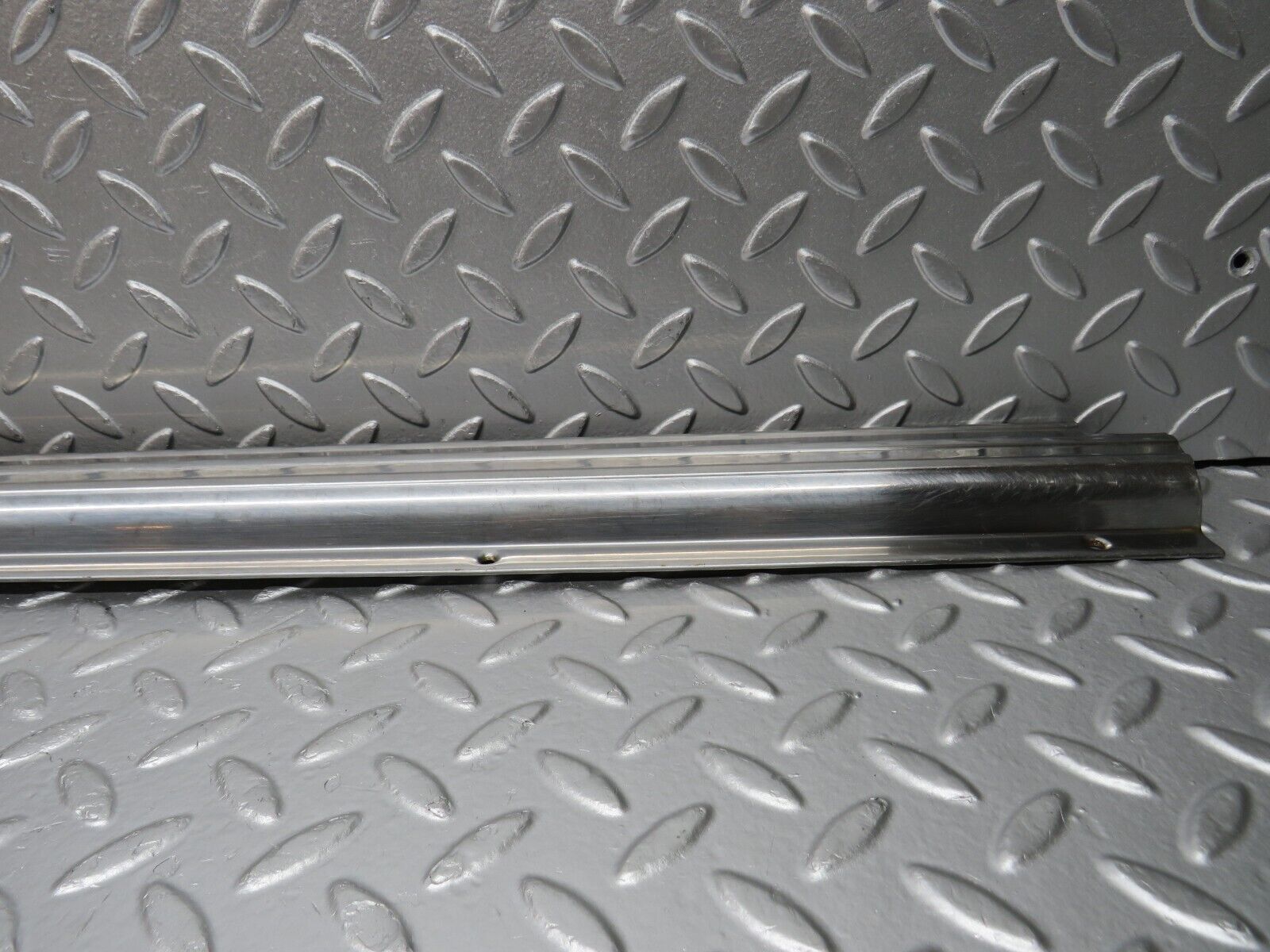 0843 Mercedes-Benz C107 350SLC Coupe Left Door Sill Chrome
