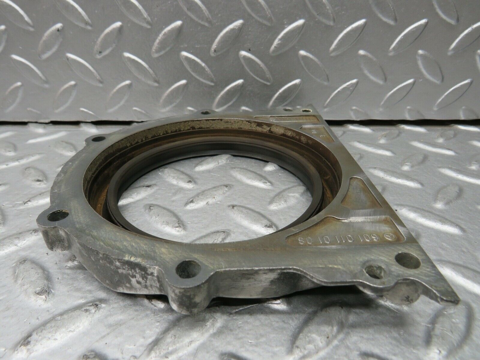 21729 Mercedes-Benz W126 300SE Crankshaft Rear Sealing Cover 6010110108