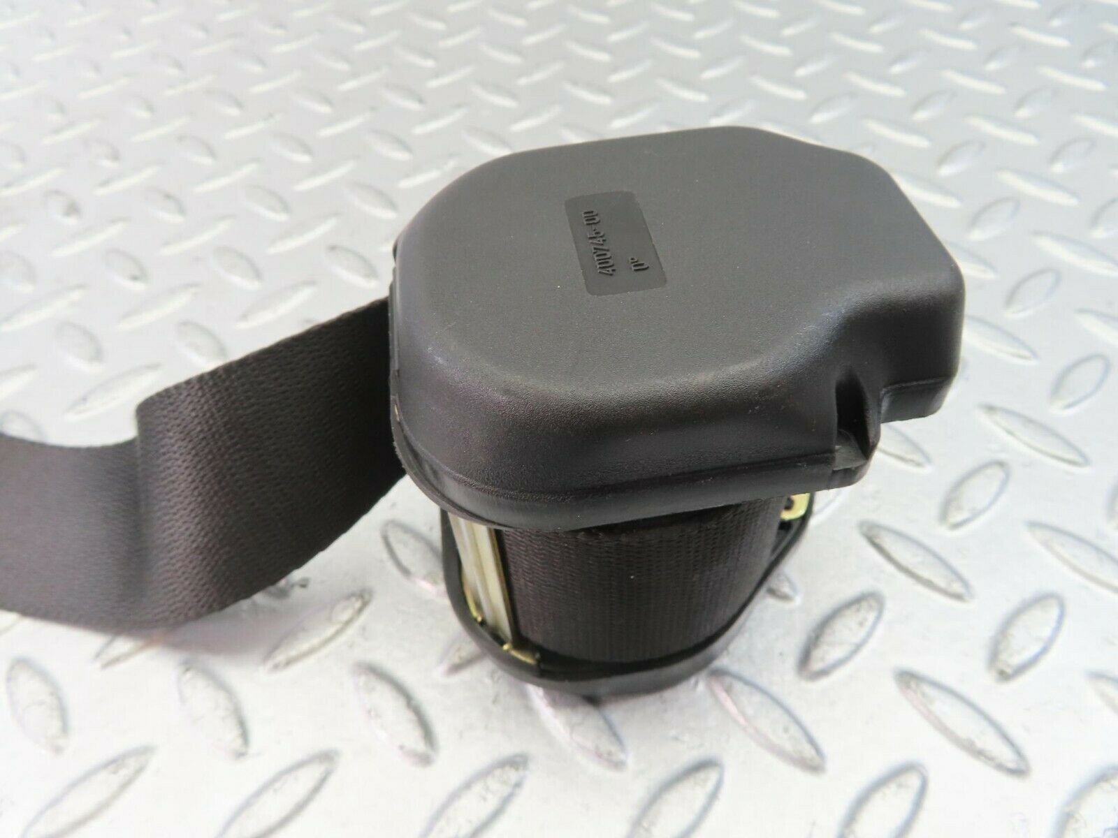 10386 Mercedes-Benz W201 190E Rear Seat Belt 1268601886