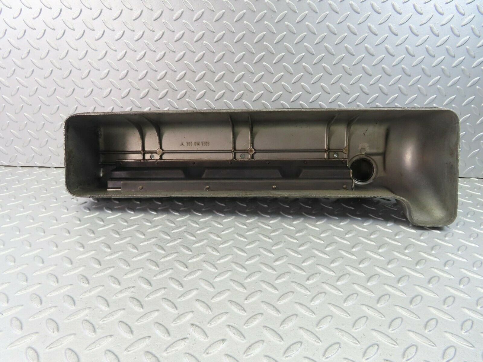 8547 Mercedes-Benz W108 Cylinder Head Valve Cover 1800161305