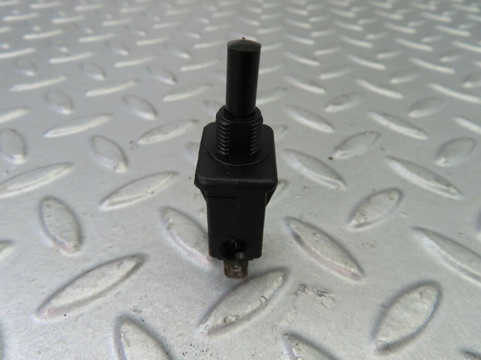 7473 Mercedes-Benz W116 450SE Door Contact Switch 0008212852