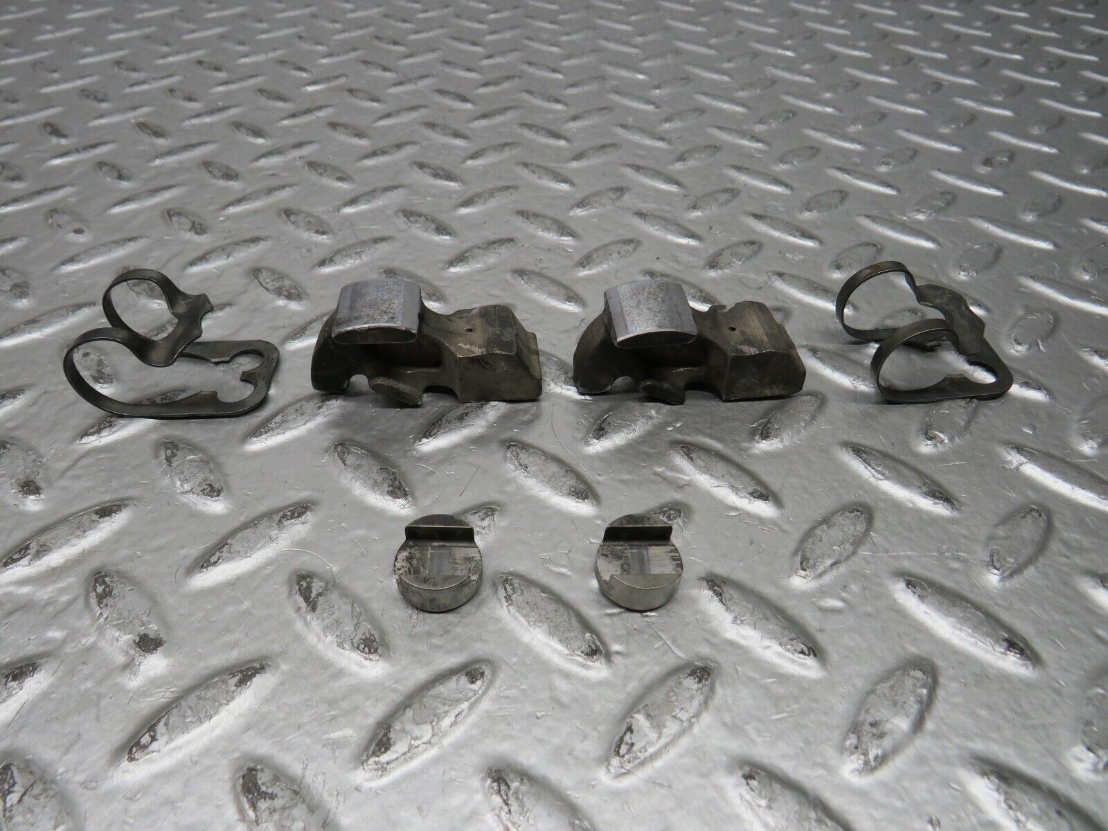 28187 Mercedes-Benz W123 280E Valve Rocker Arm With Tappet & Retaining Spring