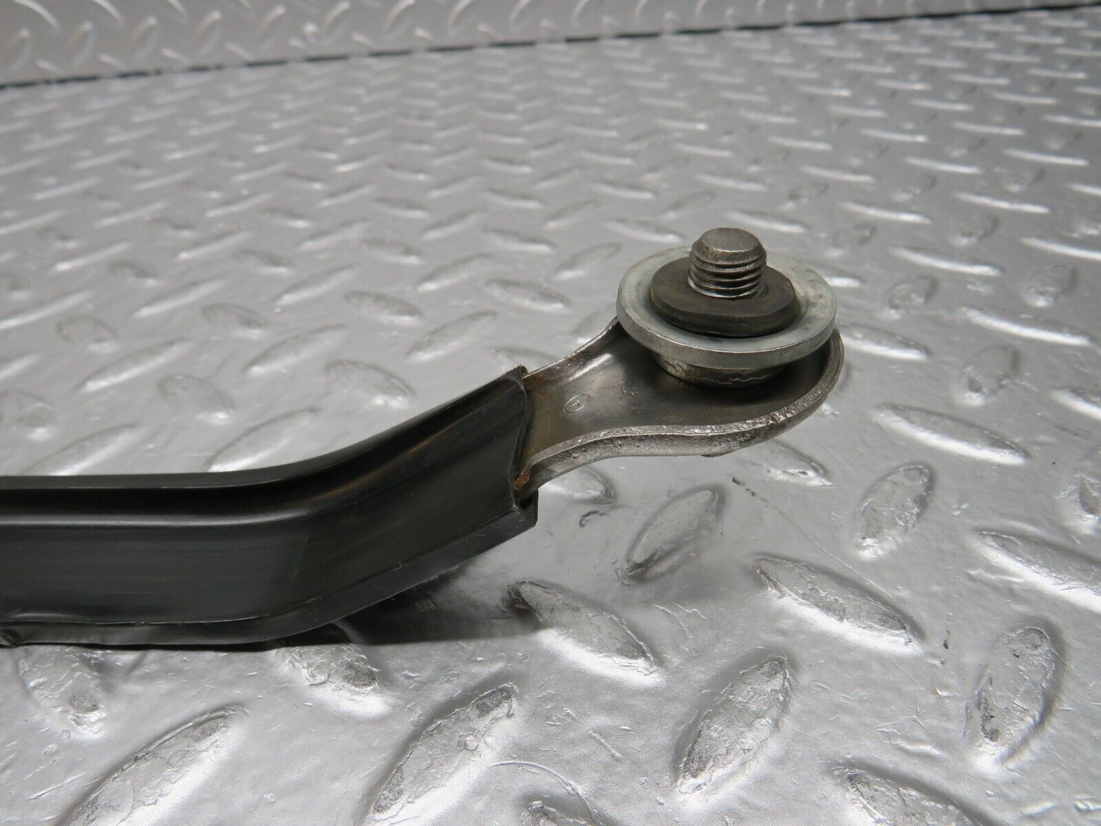 0095 Mercedes-Benz W116 350SE Seat Belt Runner Left