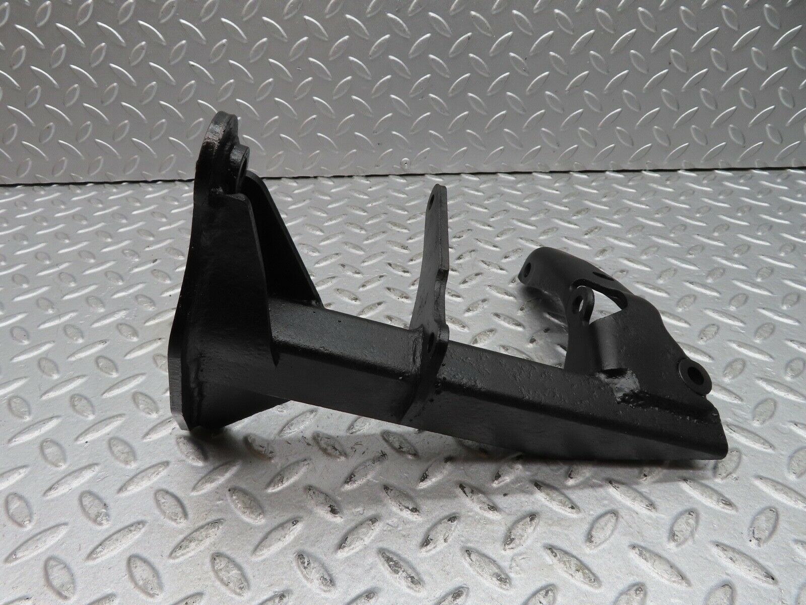 17082 Mercedes-Benz C107 380SLC Air Condition Compressor Bracket
