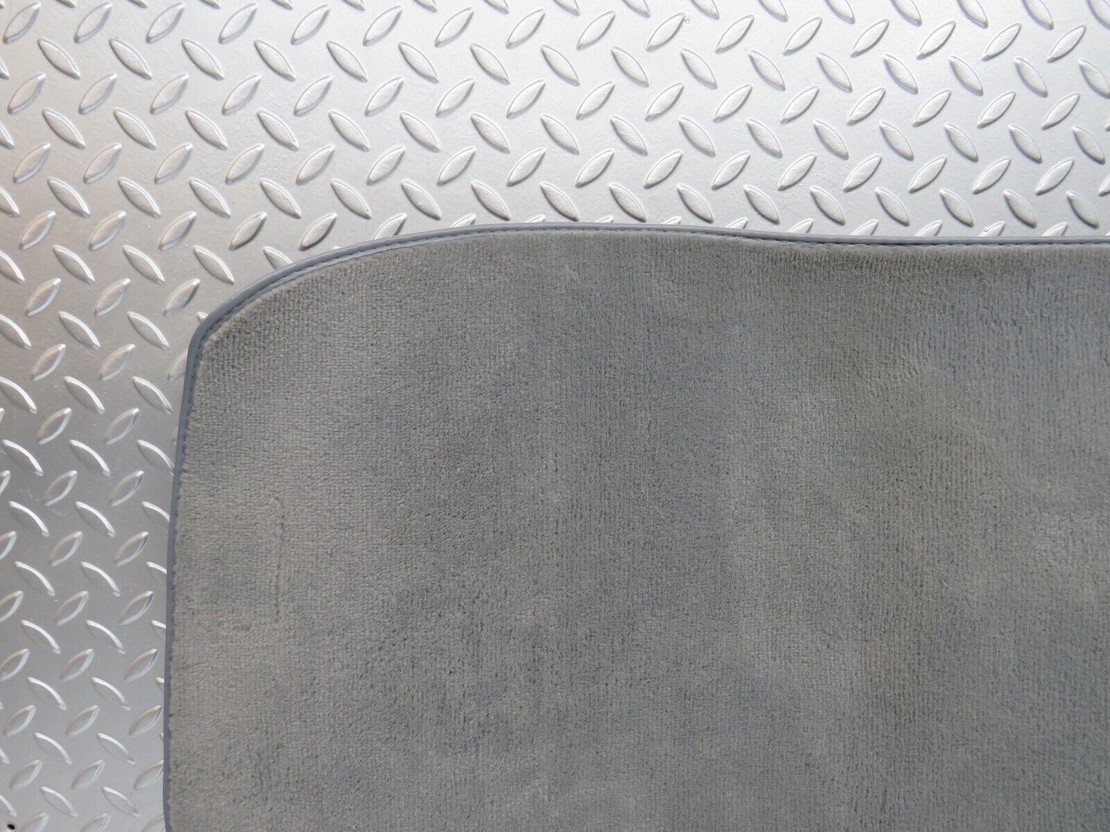 30315 Mercedes-Benz W124 230E Front Left Floor Carpet Grey