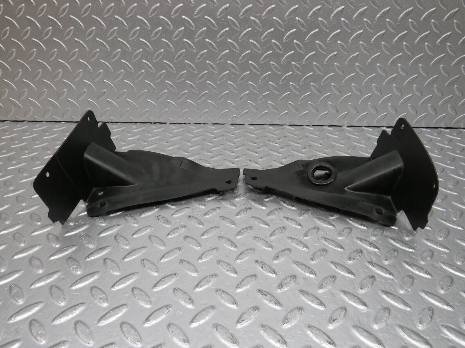 32365 Mercedes-Benz S124 300TE Covering Side Member Pair 1246280907 1246281007