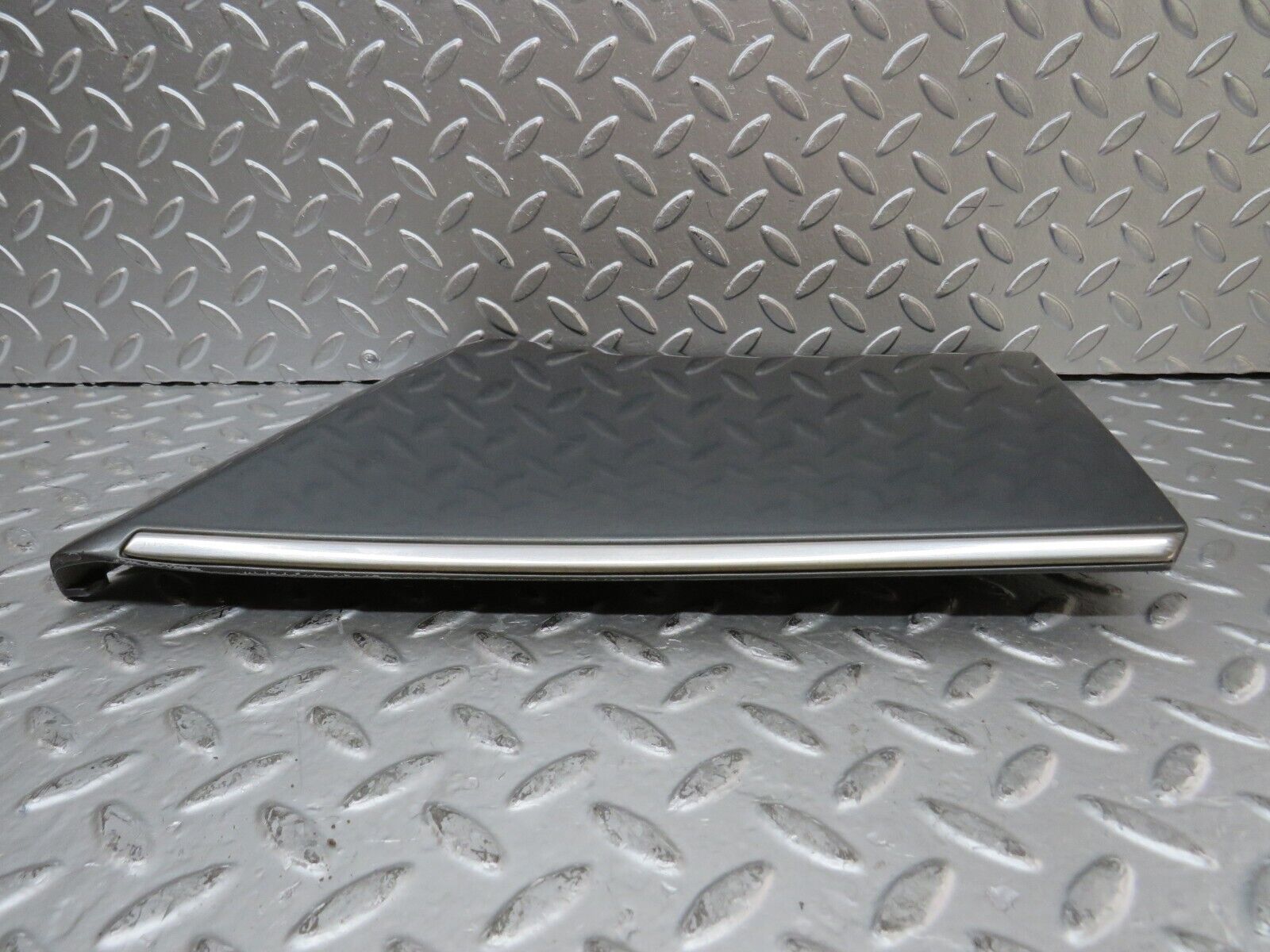 26398 Mercedes-Benz C124 220CE Front Right Fender Wing Moulding Trim 1246903640