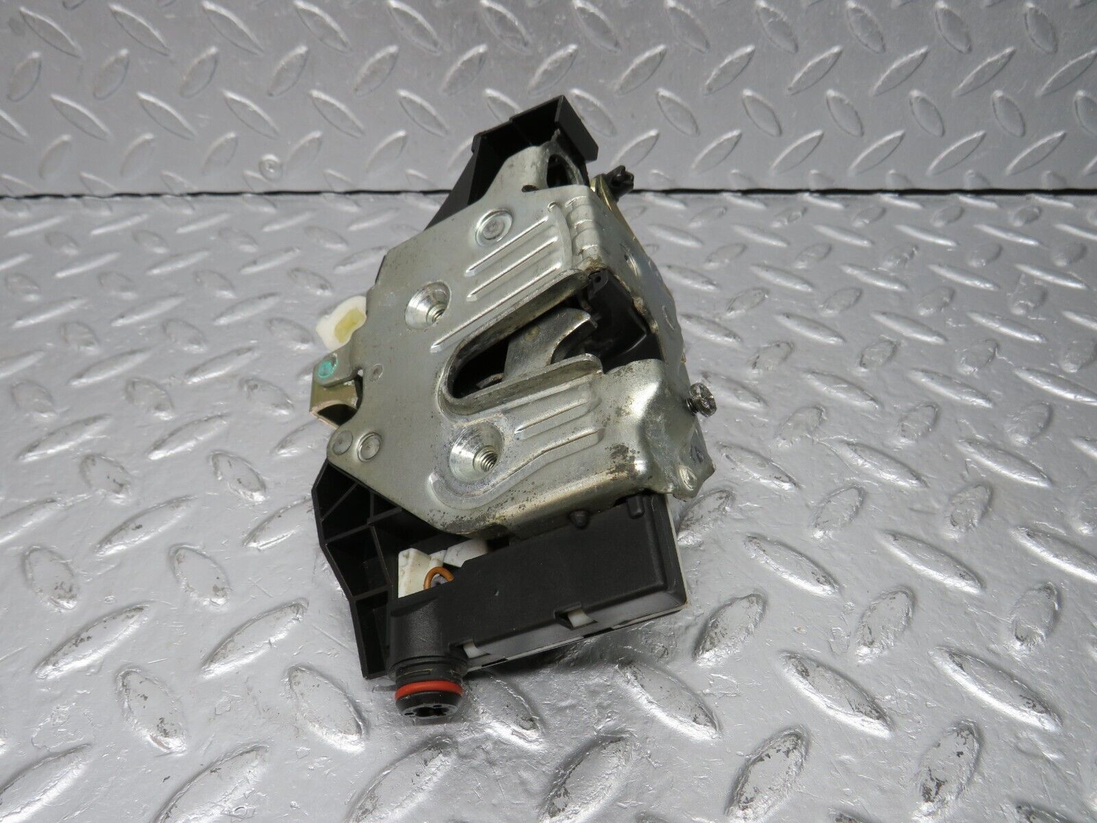 39465 Mercedes-Benz R129 320SL Coupe Left Door Lock Mechanism