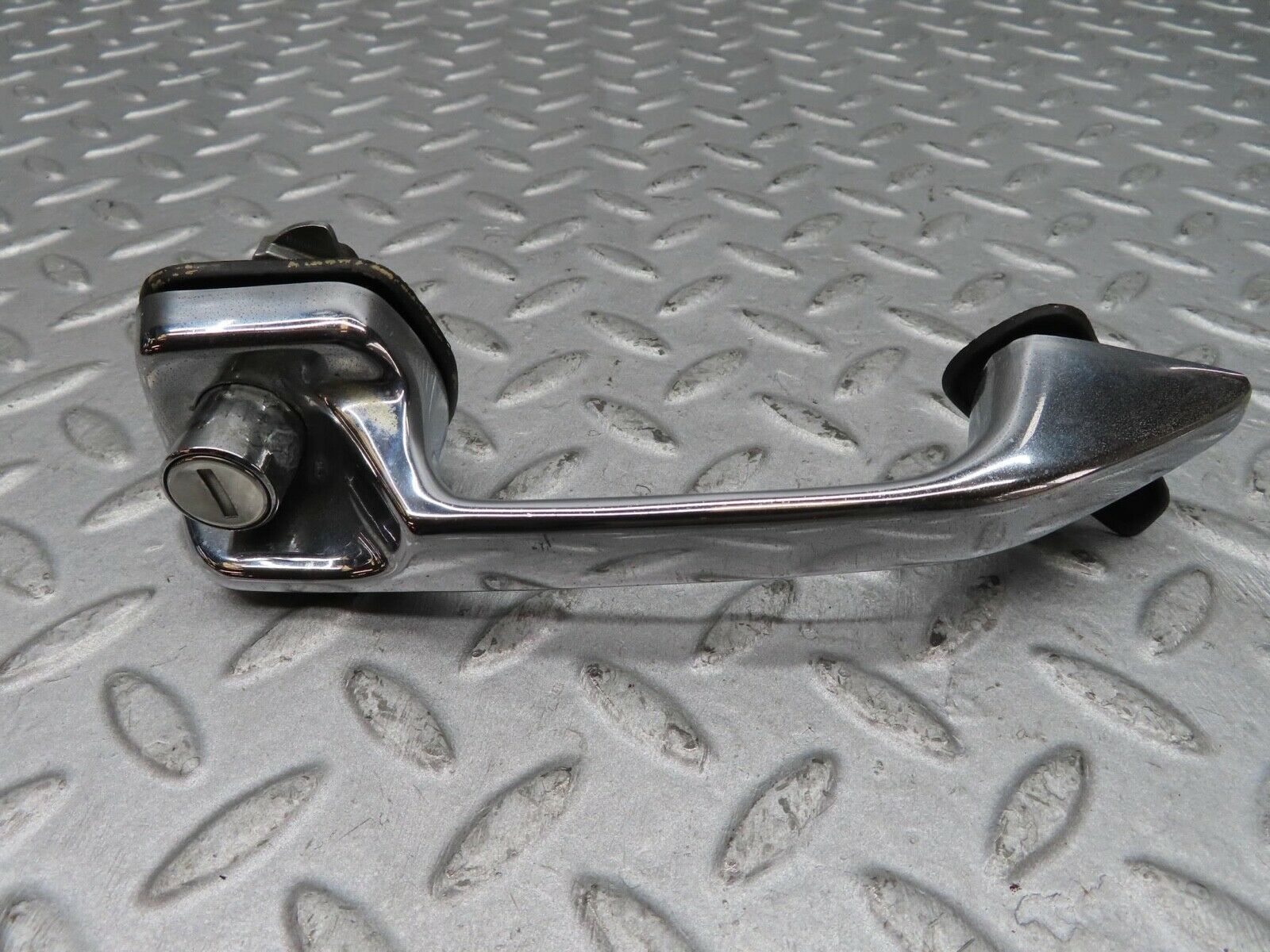 12456 Mercedes-Benz W108 Chrome Door Handle Front Left No key