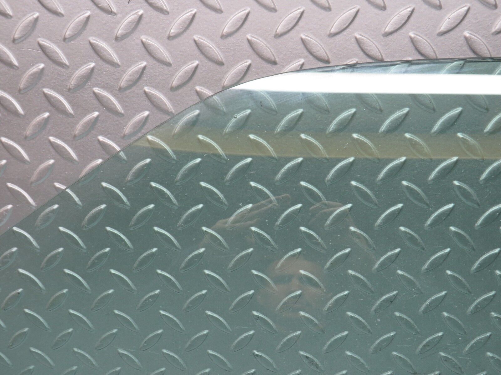 37875 Mercedes-Benz A124 320E Cabriolet Front Left Door Window Glass