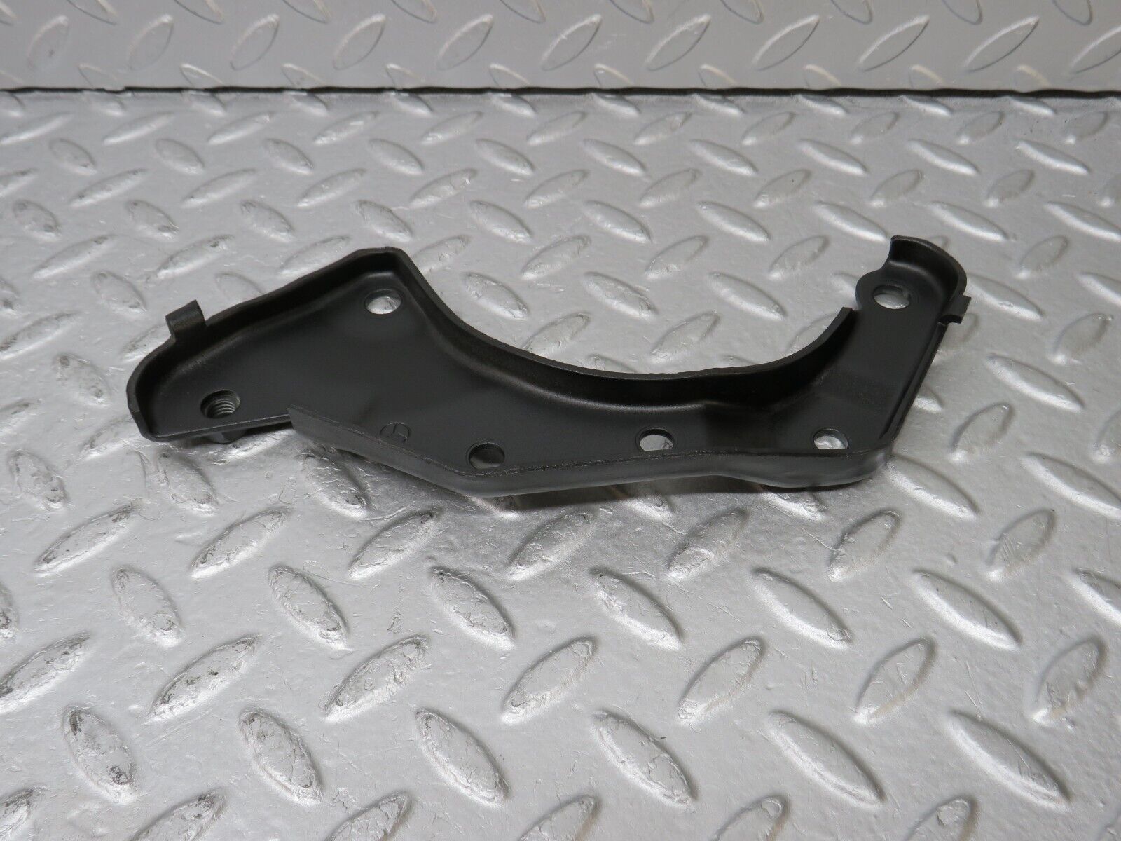 36780 Mercedes-Benz W201 190E 2.0L Power Steering Pump Bracket