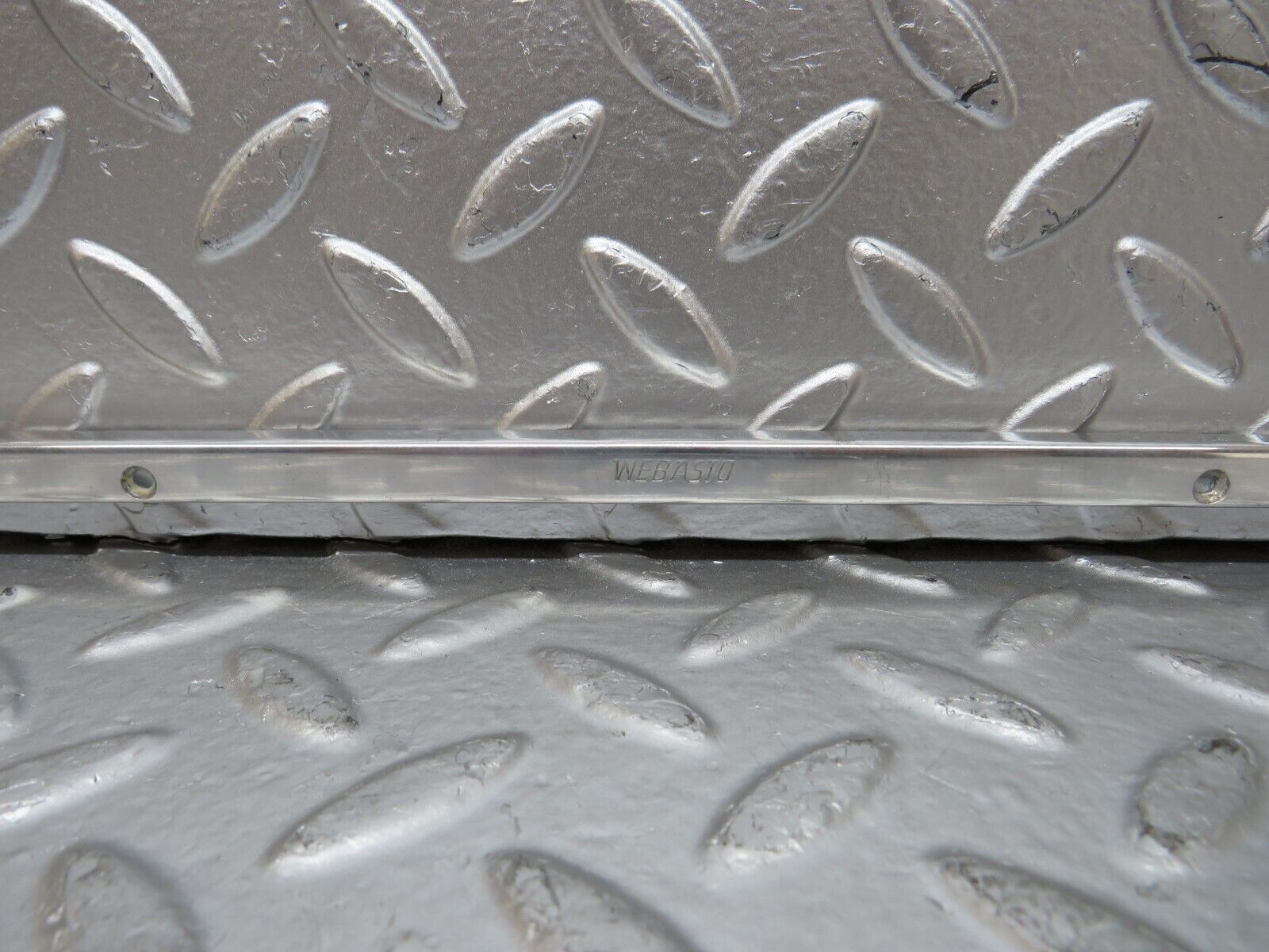 26360 Mercedes-Benz W116 450SE Sunroof Chrome Trim