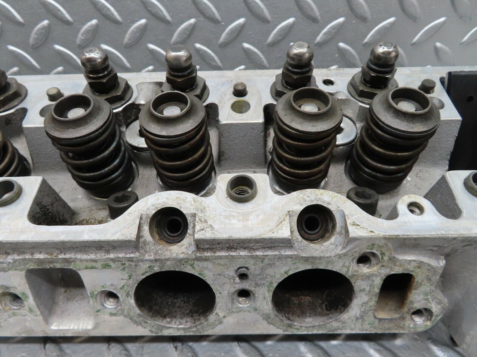 16533 Mercedes-Benz C107 350SLC Coupe Cylinder Head Left Side 1160161801