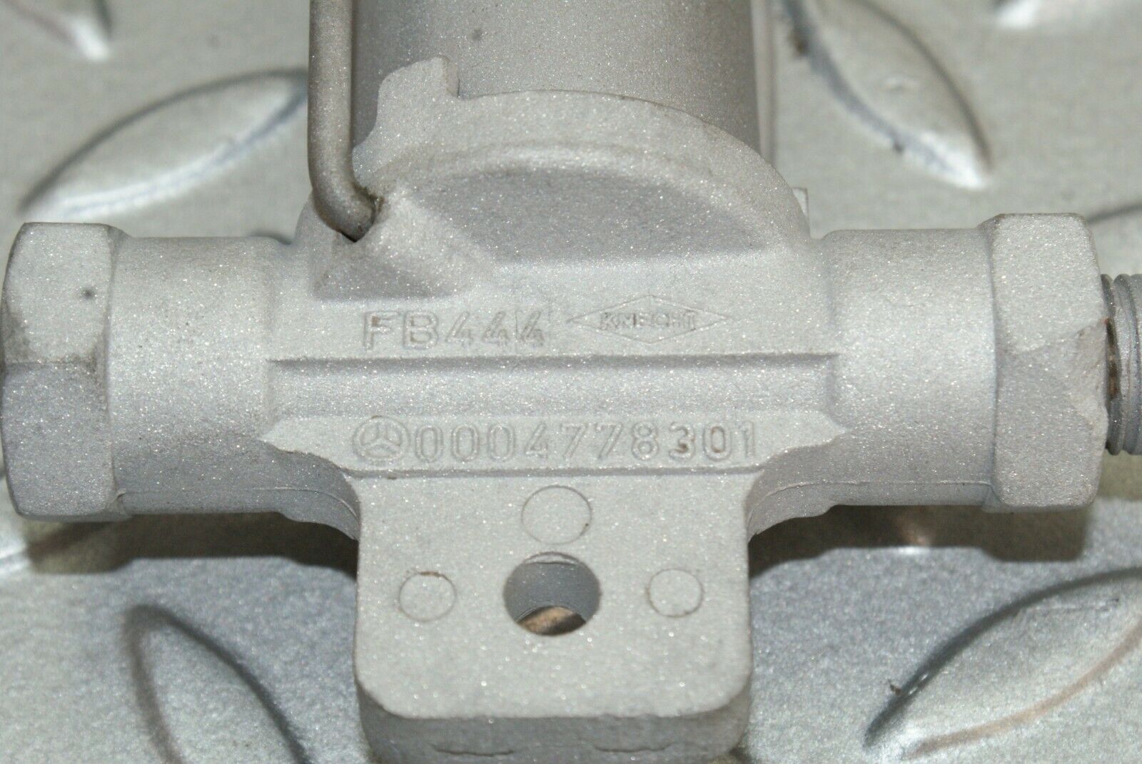 2587 Mercedes-Benz W105 219 PONTON Fuel Filter 0004778301