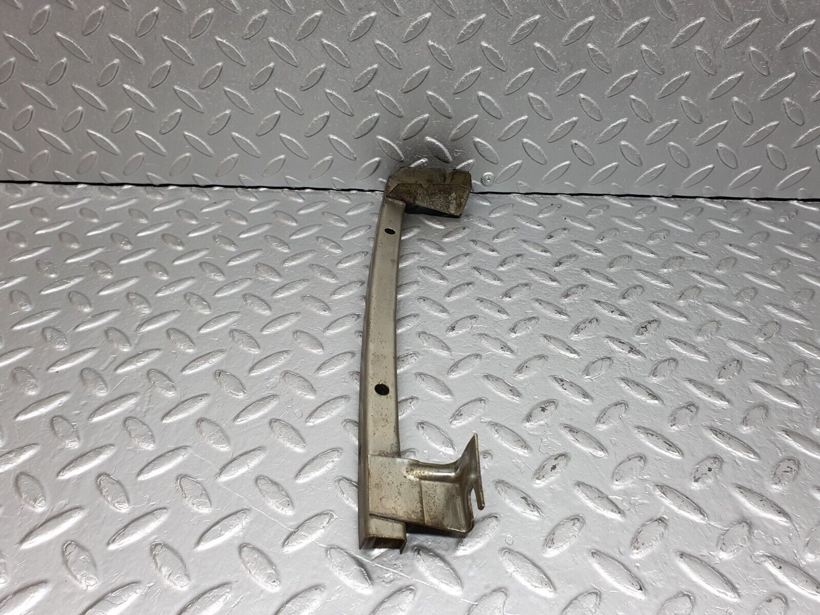 41068 Mercedes-Benz W126 300SE Rear Right Door Window Channel