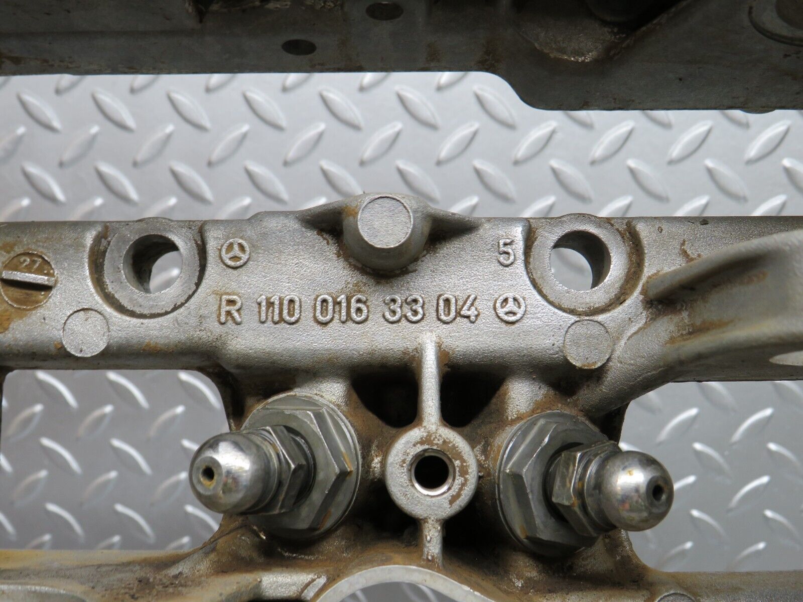 28046 Mercedes-Benz W123 280E Camshaft Bearing Casing 1100163304