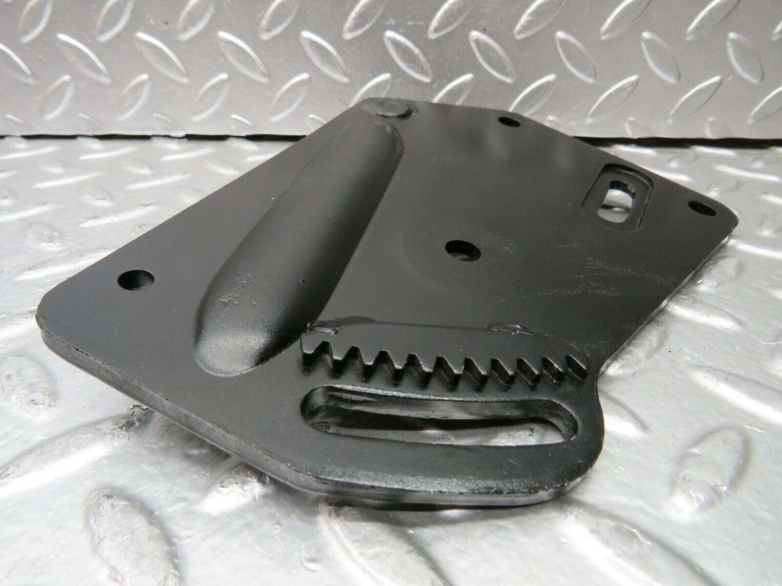 22874 Mercedes-Benz C107 450SLC Coupe Power Steering Pump Bracket