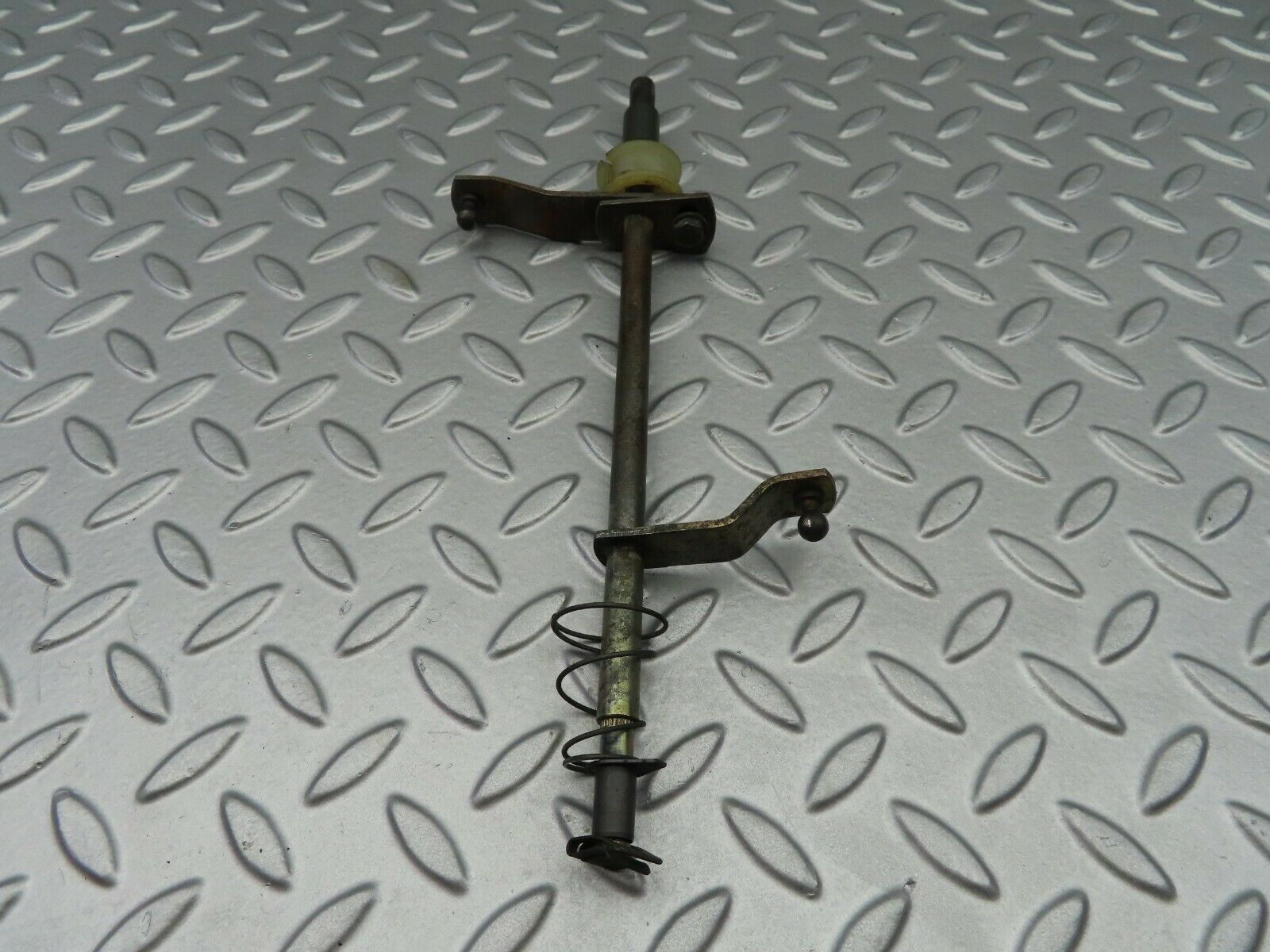 6402 Mercedes-Benz W126 380SE Throttle Linkage