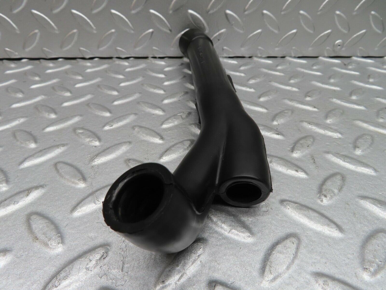 14419 Mercedes-Benz W116 350SE Air Intake Breather Hose 1160940682