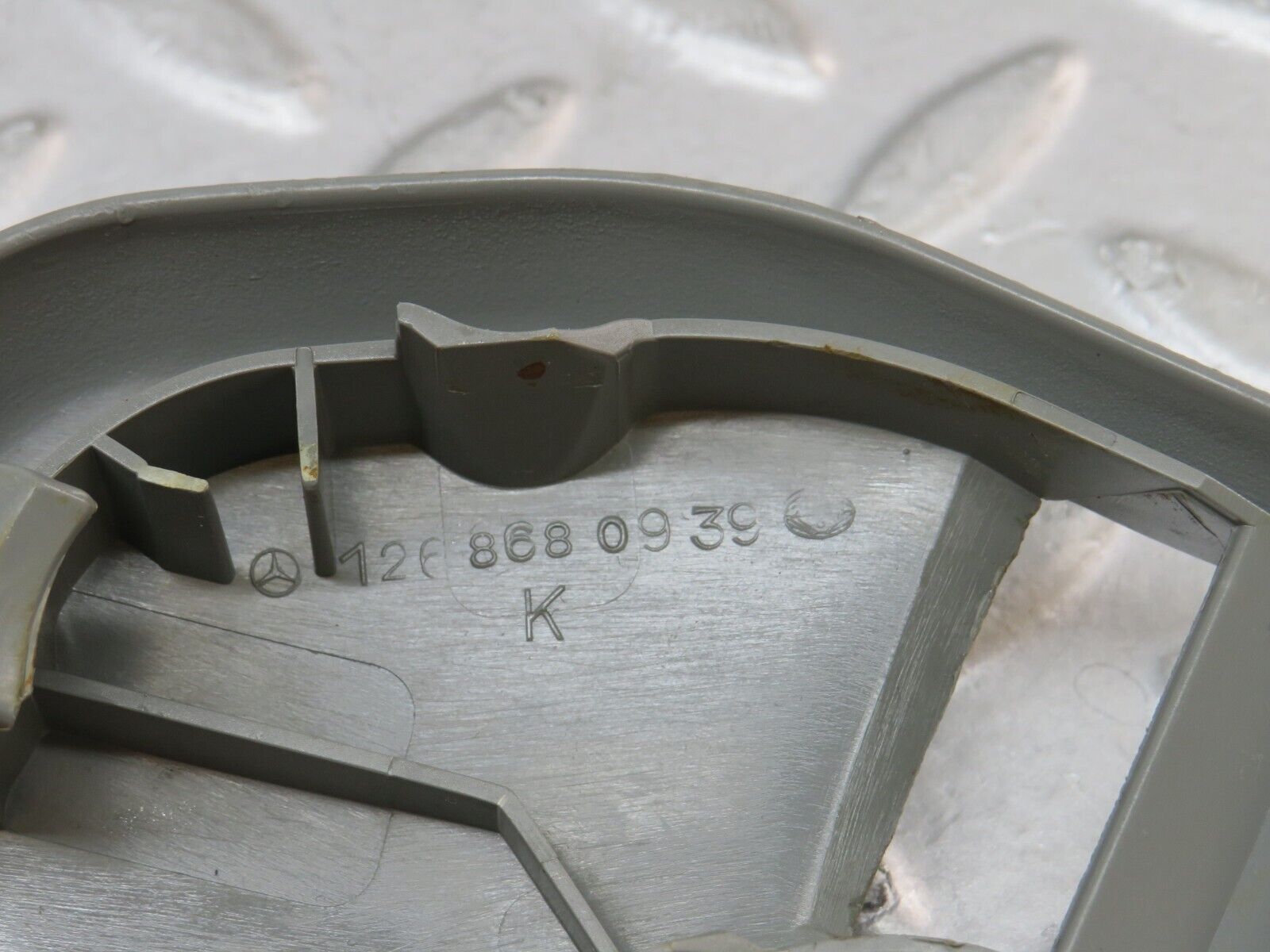 36305 Mercedes-Benz W126 420SE Seat Belt Runner Cover Trim Left Grey 1268680939