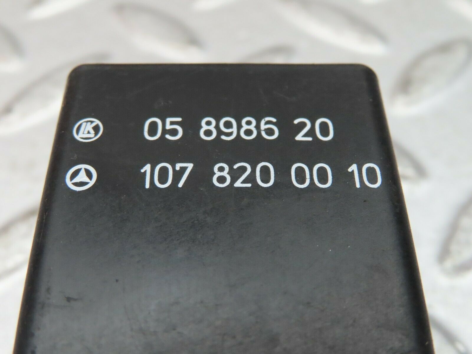 9575 Mercedes-Benz C123 280CE Coupe Rear Heated Window Relay 1078200010