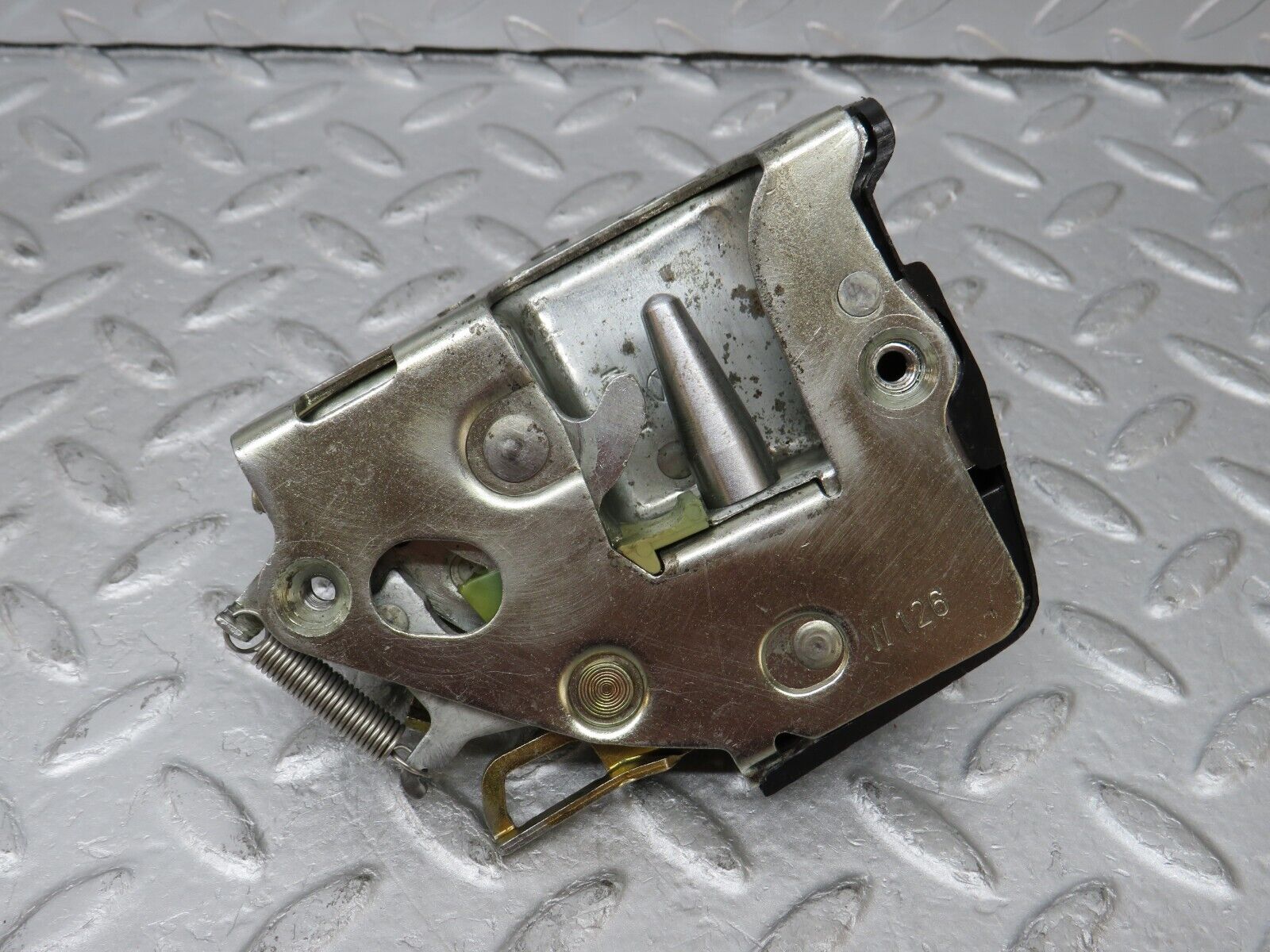 36041 Mercedes-Benz W126 420SE Front Right Door Lock Mechanism 1237230208