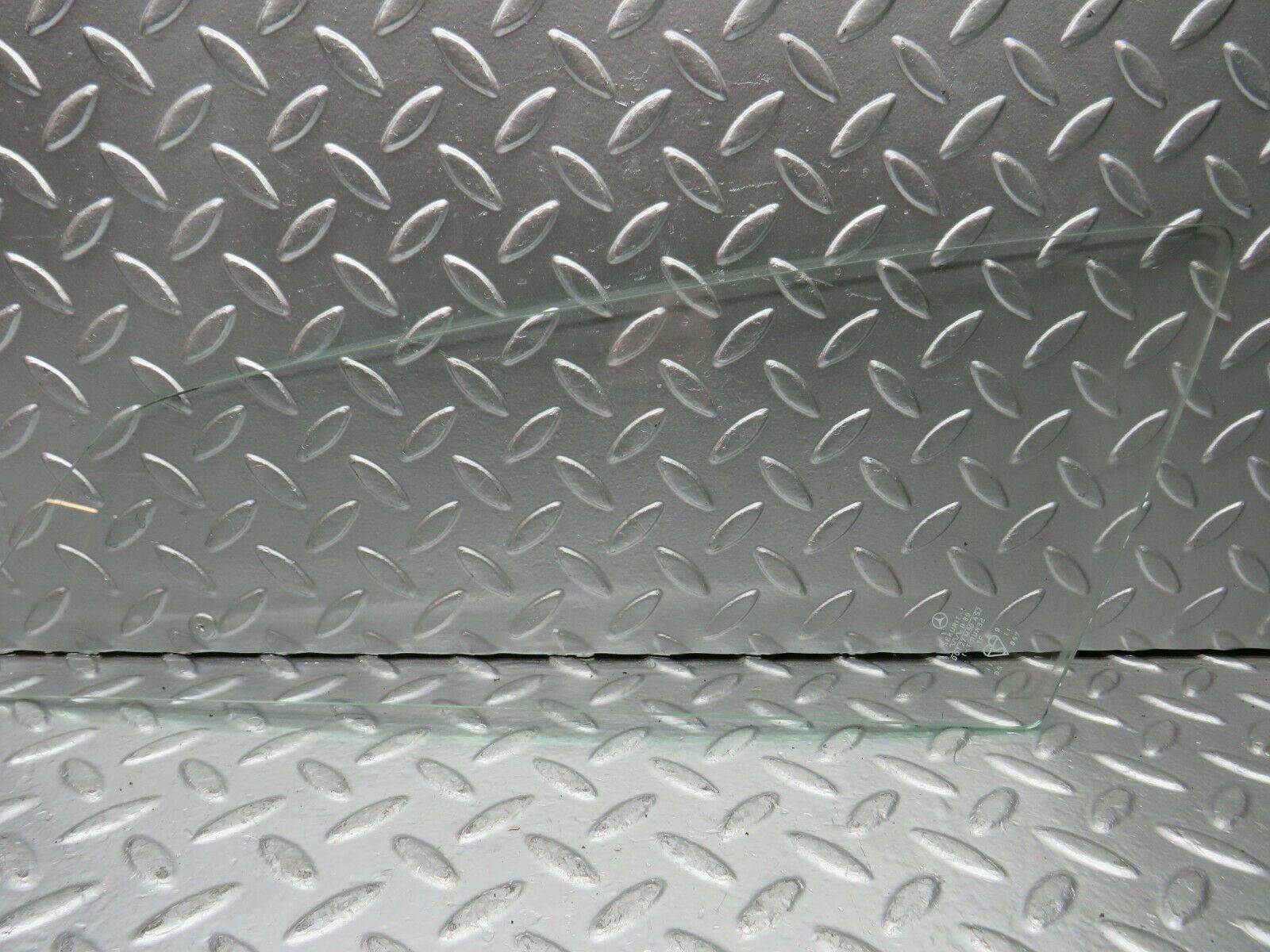 22667 Mercedes-Benz C107 450SLC Coupe Rear Left Quarter Window Glass