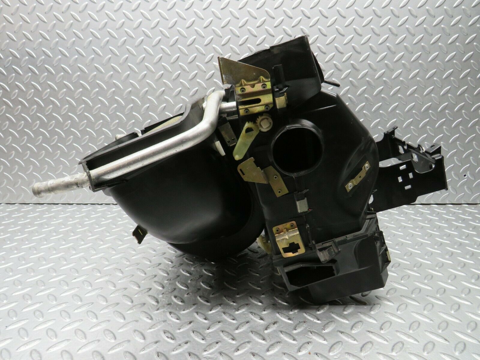 22126 Mercedes-Benz S123 280TE Heater Box Blower Housing Bosch 1238300508