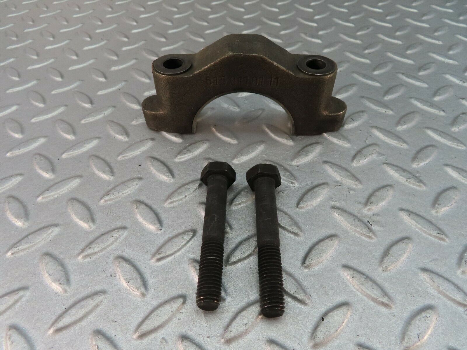 8025 Mercedes-Benz W115 220D Crankshaft Bearing Holder Block 6150110111