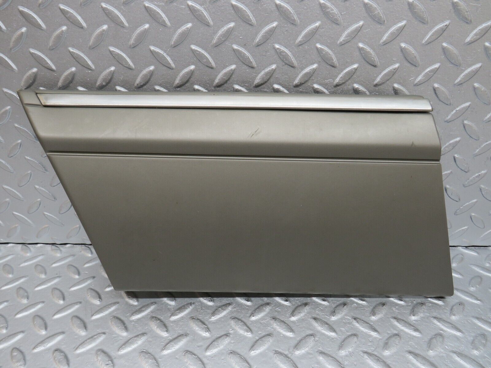 35968 Mercedes-Benz W126 420SE Front Left Fender Wing Moulding Trim 1266903540