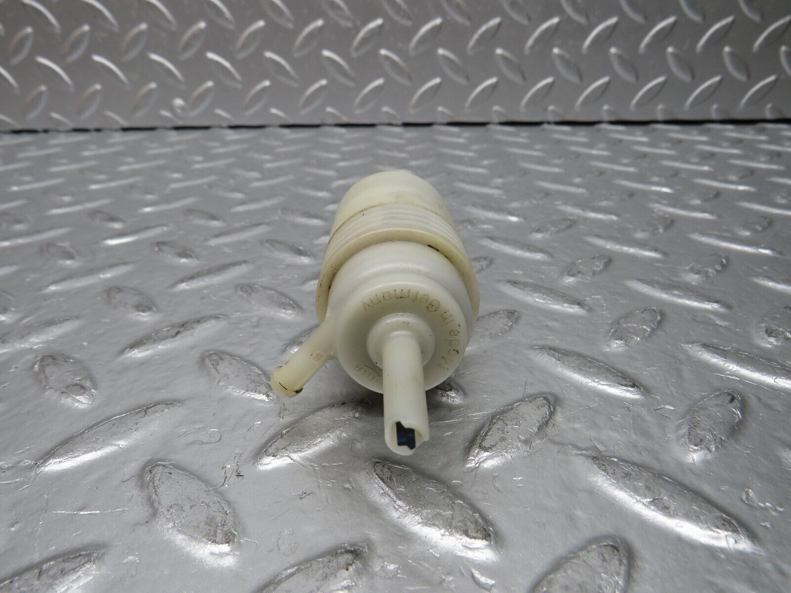 30704 Mercedes-Benz W201 190E 2.0L Windscreen Washer Pump Hella 1248690421