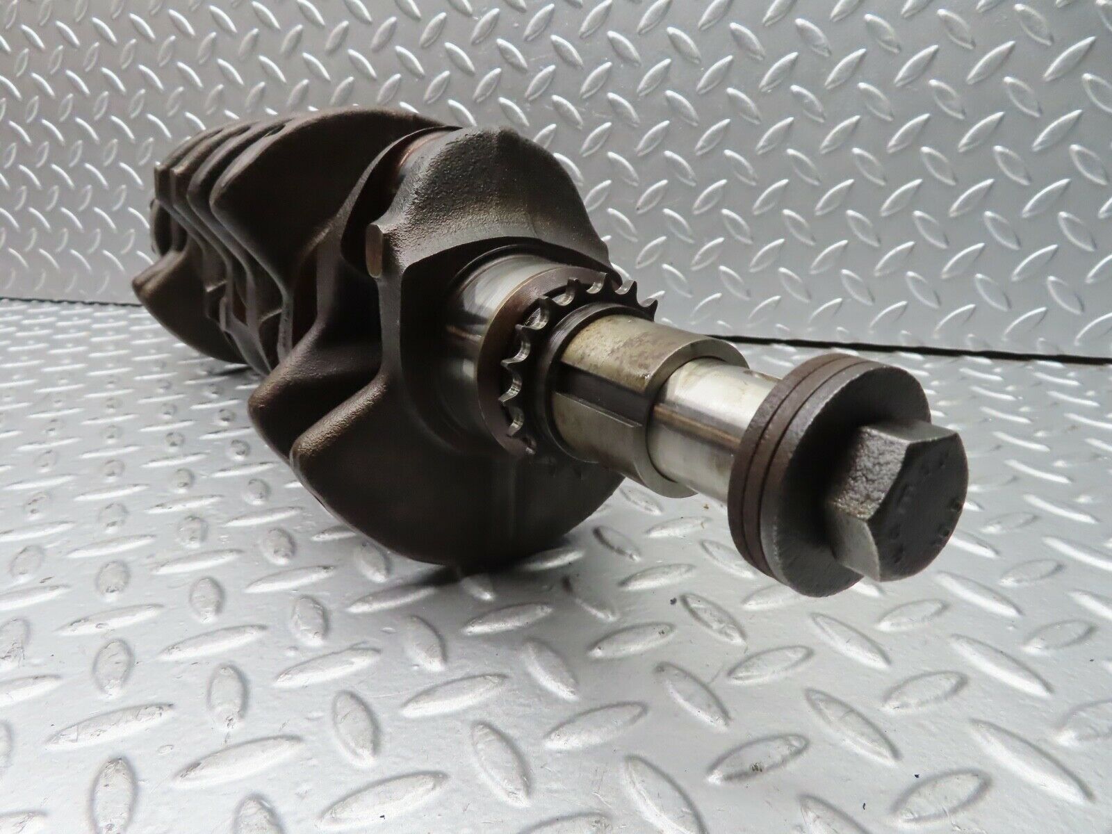 21409 Mercedes-Benz W123 230E Crankshaft 1020310101