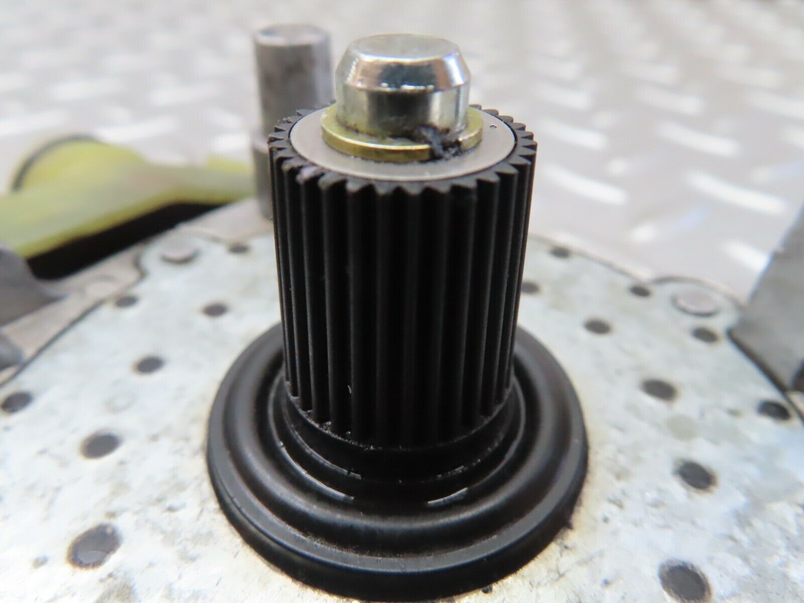 19520 Mercedes-Benz C140 CL420 Coupe Rear L Window Regulator Motor 0130821515