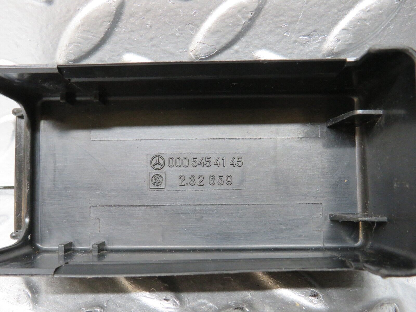 25247 Mercedes-Benz W201 190D Heater Plug Timer Relay Cover 0005454145