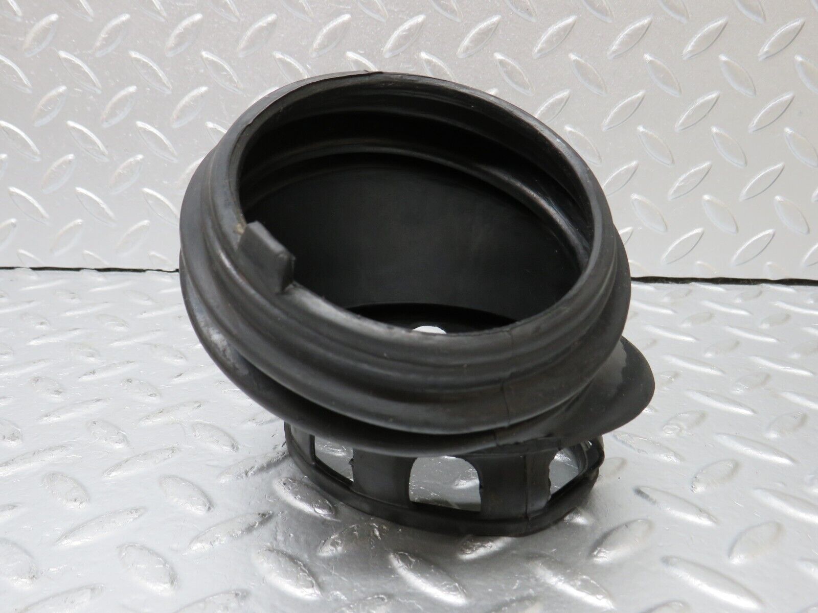 34428 Mercedes-Benz C126 380SEC Coupe Fuse Box Rubber Grommet 1265450146