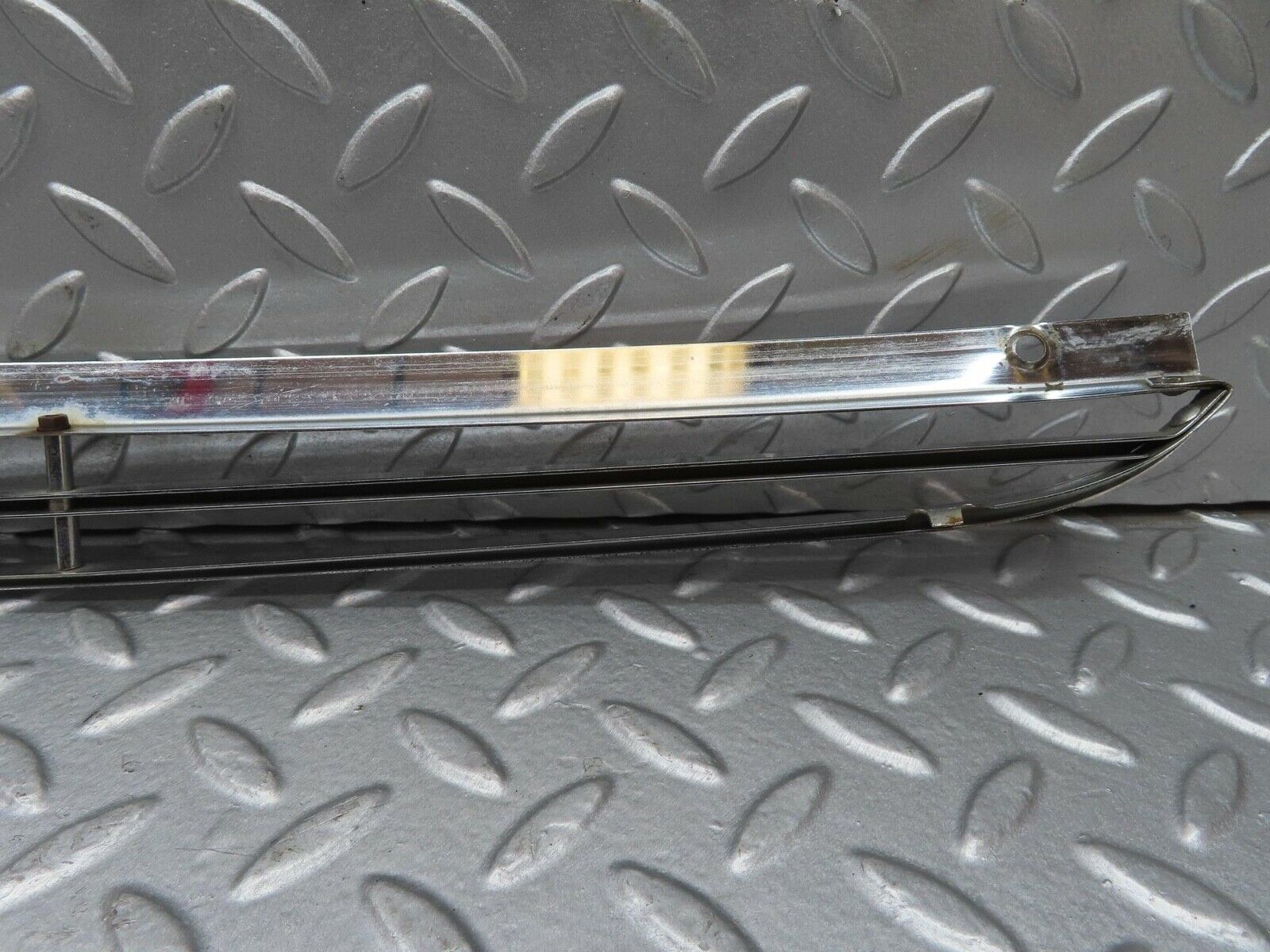 13082 Mercedes-Benz W111 220S Air Intake Chrome Grill